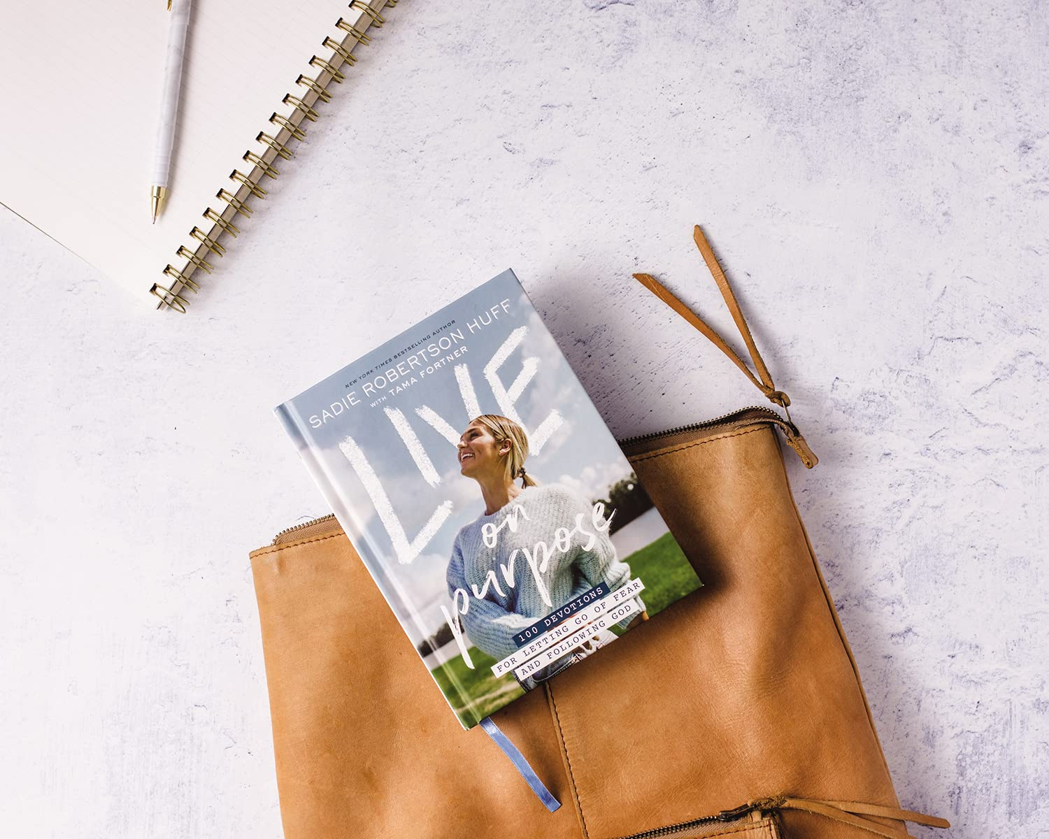 Live on Purpose: 100 Devotions for Letting Go of Fear and following God image number 1