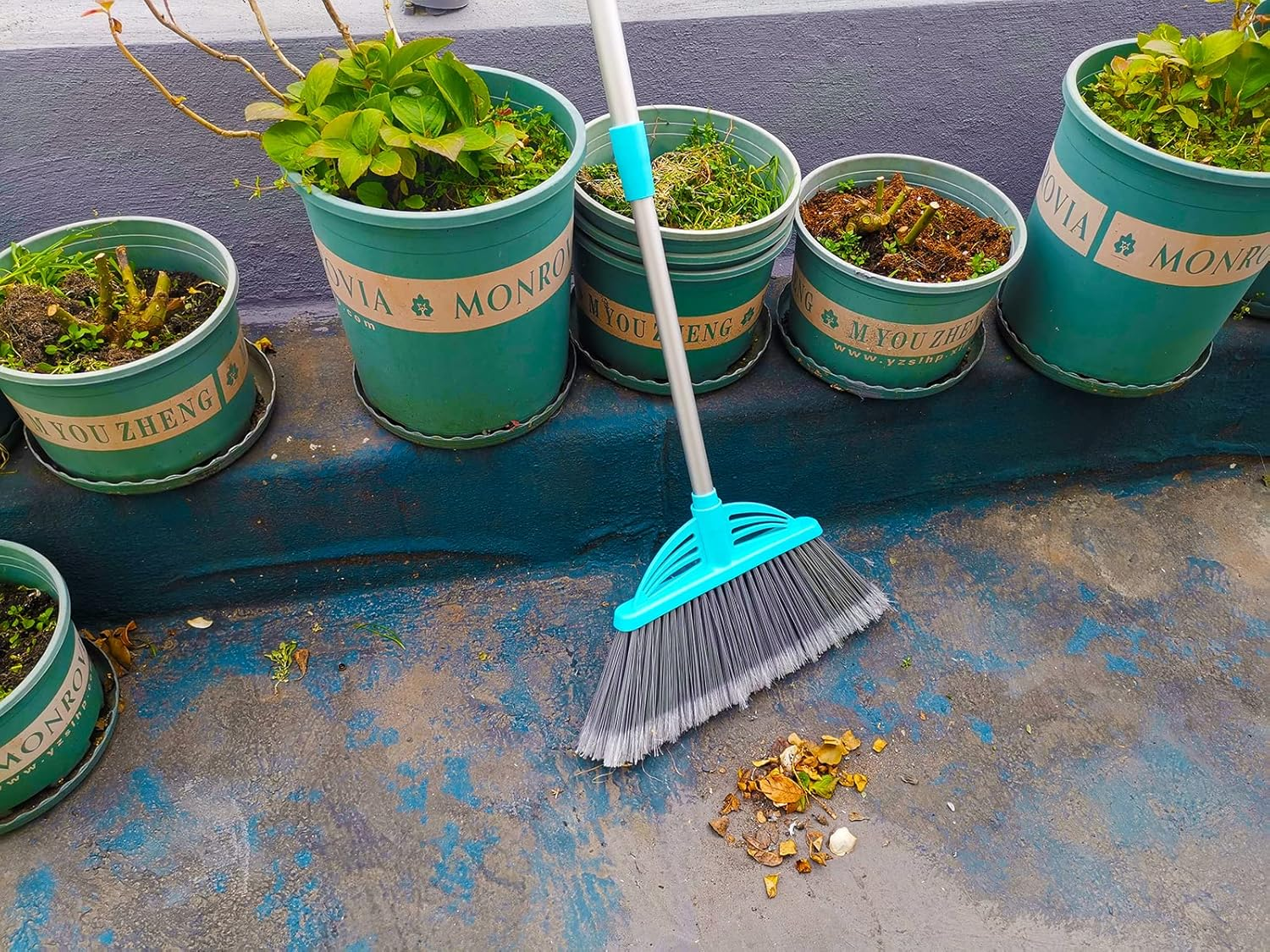 Xifando Three-Section Telescopic Aluminum Alloy Rod Long-Handled Broom (Light Blue) image number 2