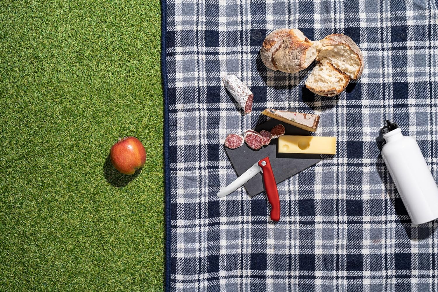 Victorinox Swiss Classic Foldable Paring Knife with Wavy Edge, 11 Cm Blade Length, Red One Size image number 5