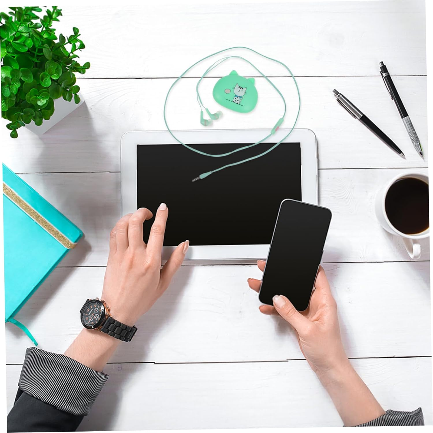 Ear Wired Earphones with Microphone Universal Compatibility for Smartphones Green Color Lightweight Phone Accessories image number 2