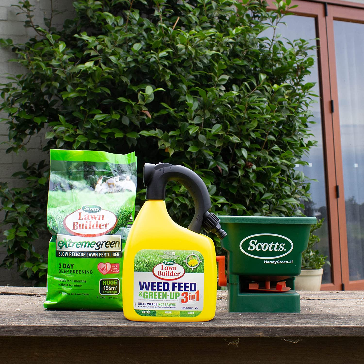 Scotts Lawn Builder - Weed, Feed and Green up Liquid Lawn Fertiliser 2L - Rapid Greening - Suitable for All Lawns Including Buffalo image number 1
