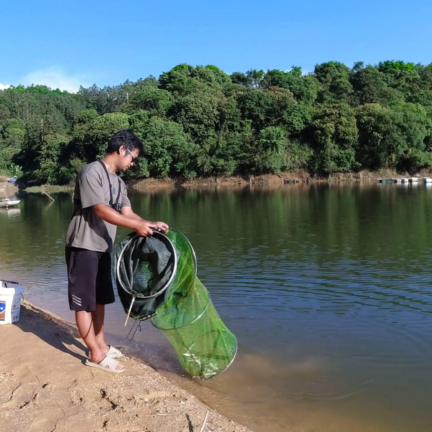 Kangdun Collapsible Fish Keeping Net - Rubberized Mesh Fishing Basket - Foldable Fish Live Well for Dock & Kayak - Keep Bait and Fish Alive image number 1