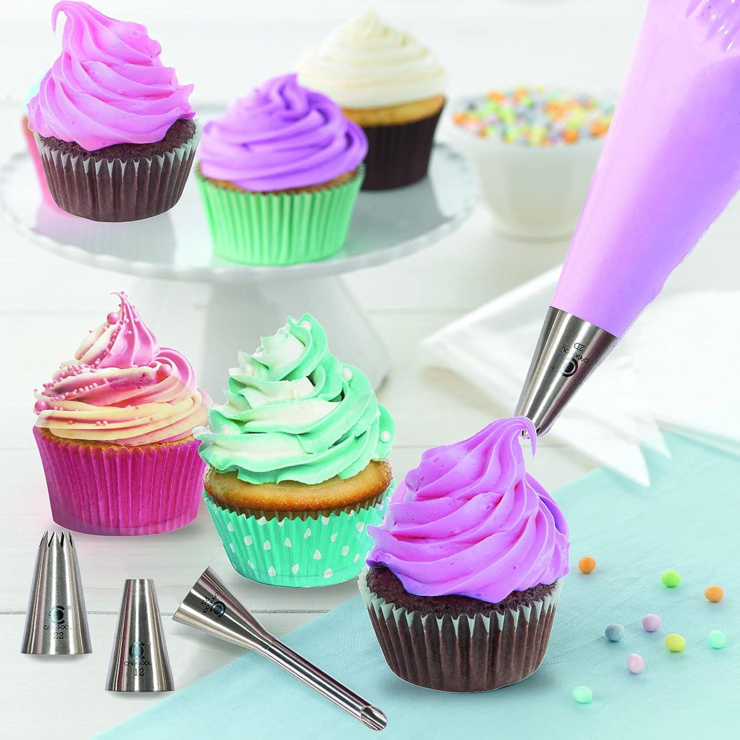 Cupcake Decorating Icing Tips and Piping Bags 16-Piece Set image number 4