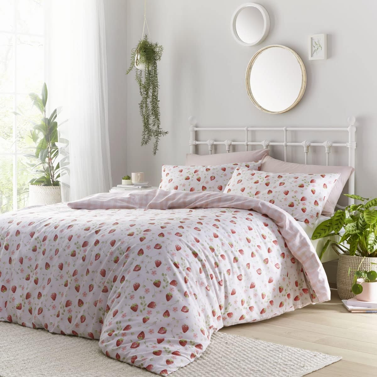 HOMEMAKER BEDDING Duvet Cover Bed Quilt Set Pillow Cases Strawberry Print (King) image number 1