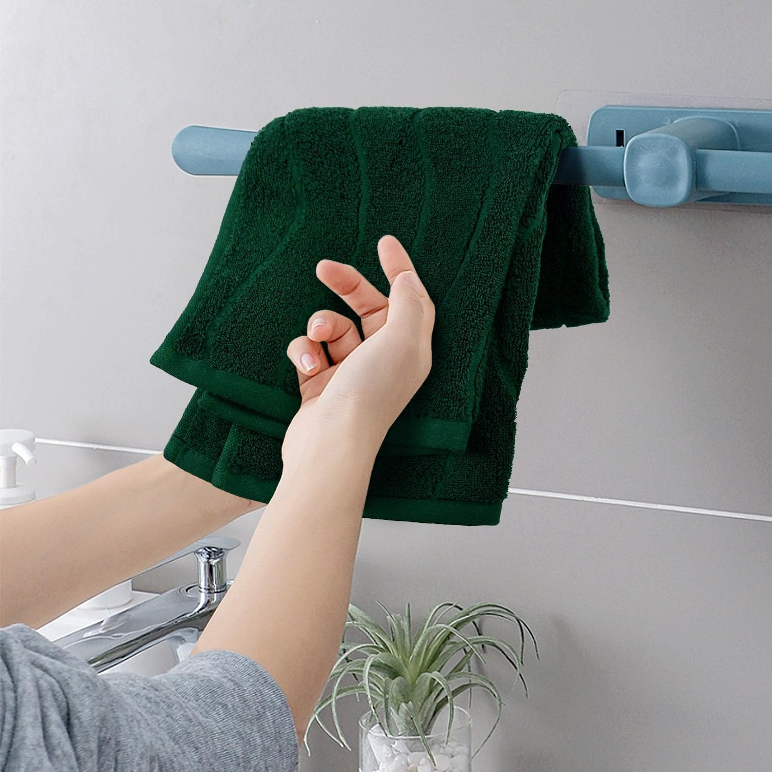 2-Piece Hand Towels Set in Forest Green, Wavy Striped Jacquard Towels for Bathroom Kitchen Gifts (13X29 Inches, 100% Cotton) image number 1