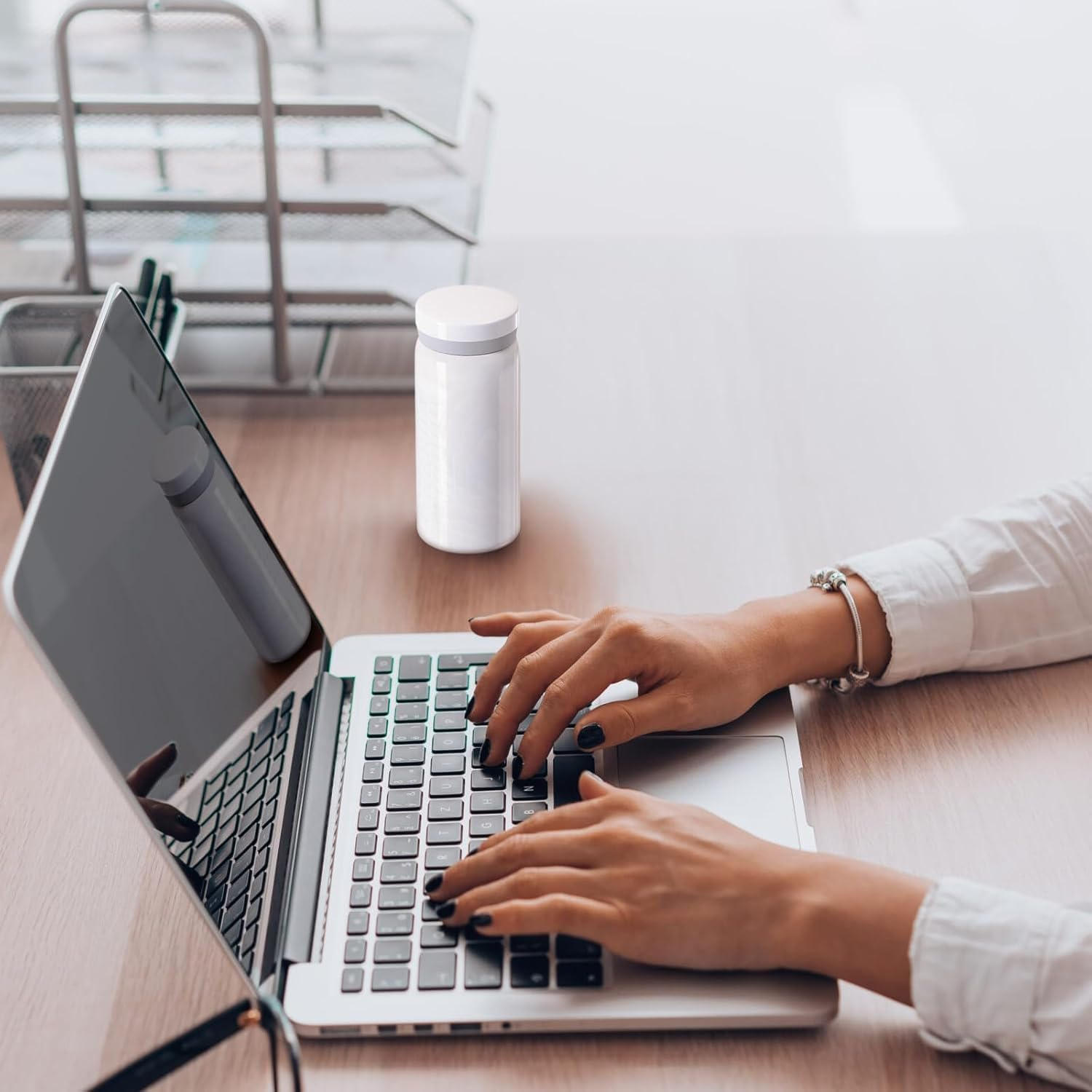 Small Vacuum Insulated Stainless Steel Water Bottle, 1Pc Mini Water Bottle Stainless Steel Small Flask, 7Oz (200Ml), Leak Proof, Keeps Water Hot for Home or Office, White