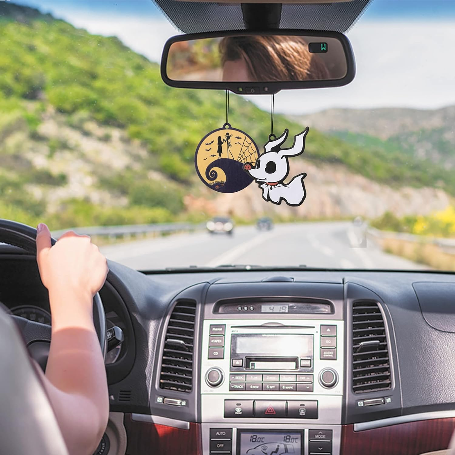 4Pcs Nightmare Sally Theme Car Air Freshener Hanging Fragrance Chips Zombie Bride Ghost Rearview Mirror Pendant Essential Oil Diffuser Hanging Scent Car Accessories Decor image number 2