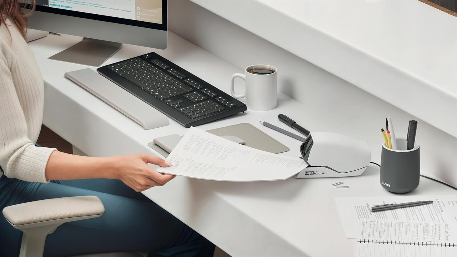 Rapid Electric Stapler, 25 Sheets, Plastic, Metal, Electronics, Cassette Replacement, 5025E, White, 25095200 image number 5