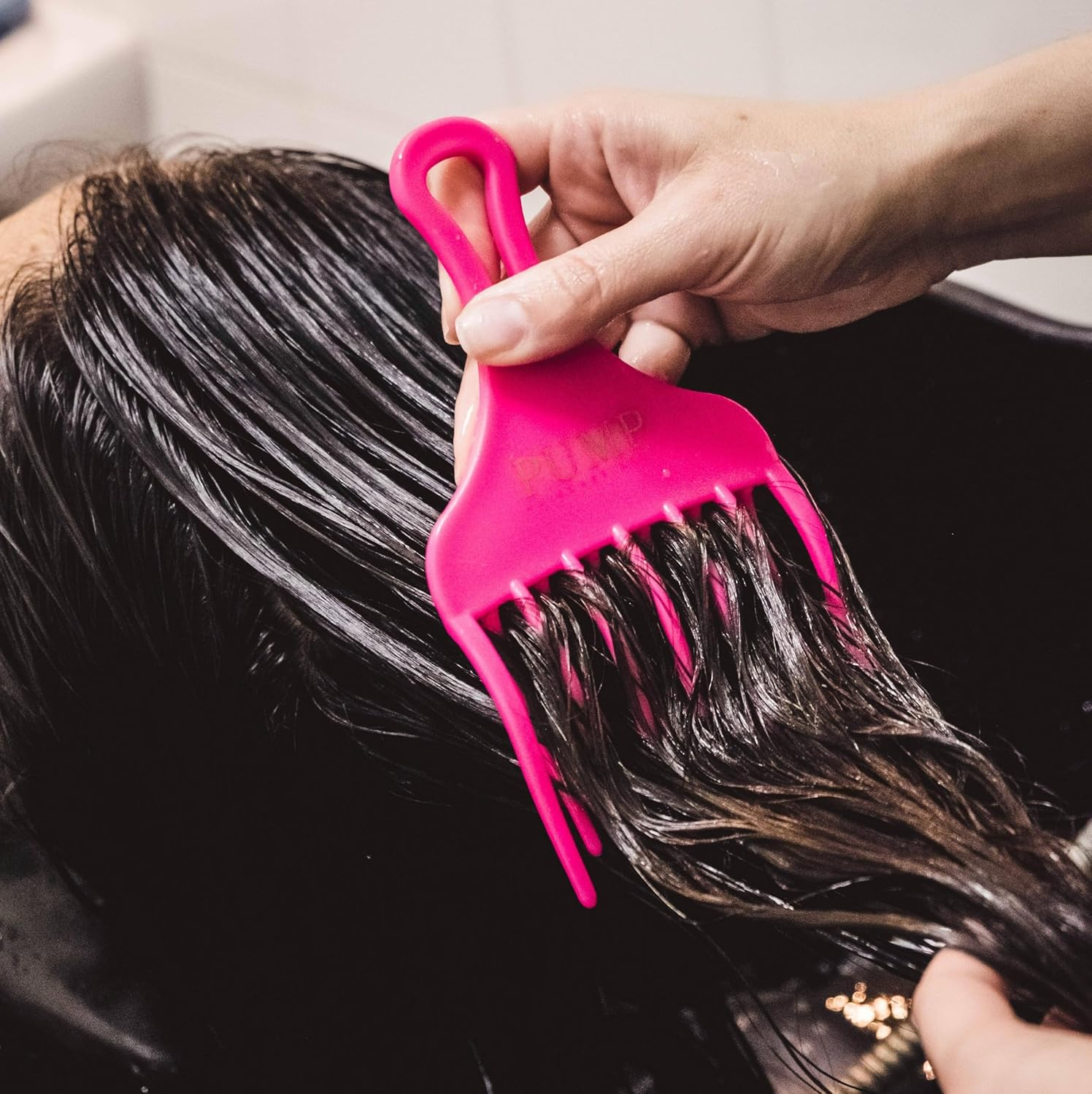 Curl Friendly Pink Detangle Comb - Pump Haircare image number 1