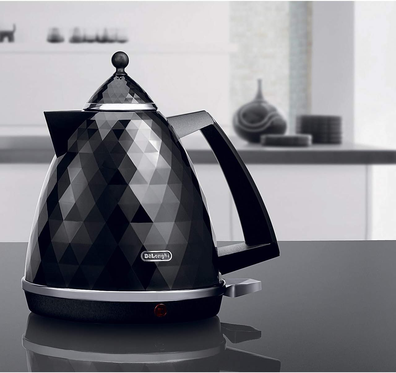 De'Longhi Brillante KBJ3001W Kettle - White - White image number 4