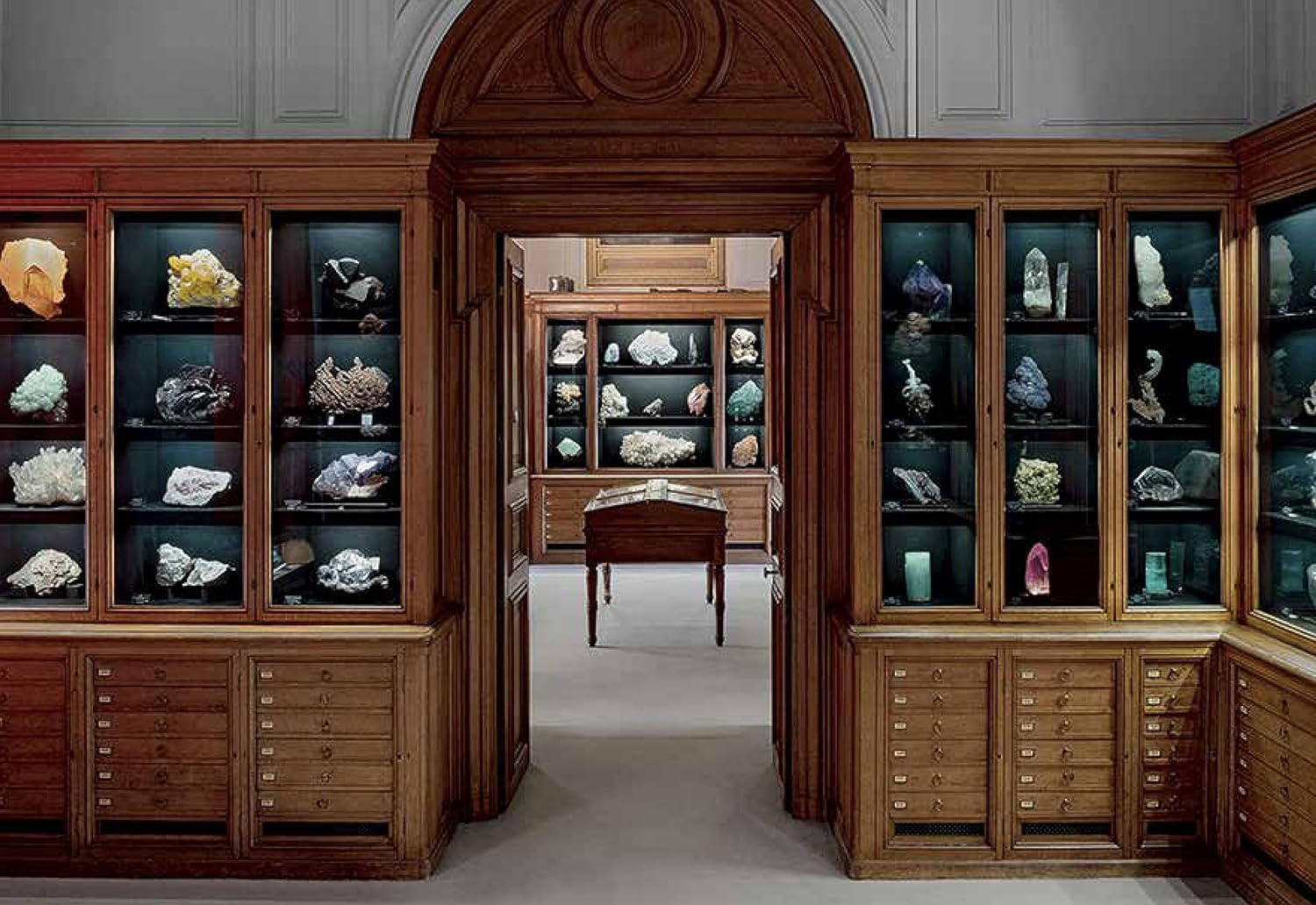 Timeless Paris:Ateliers &bull; Emporiums &bull; Savoir Faire image number 1