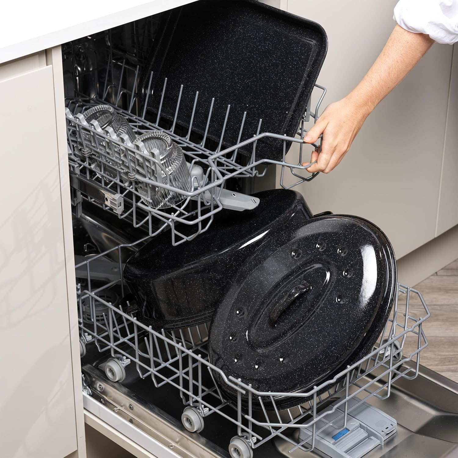 Salter BW12813EU7 Baking Tray &ndash; 40 Cm Vitreous Enamel Coated Steel Flat Oven Pan, Large Cookie Sheet, Bakeware for Baking/Roasting, Pfas-Free, Easy Clean, Dishwasher Safe, Oven Safe to 230&deg;C, Black