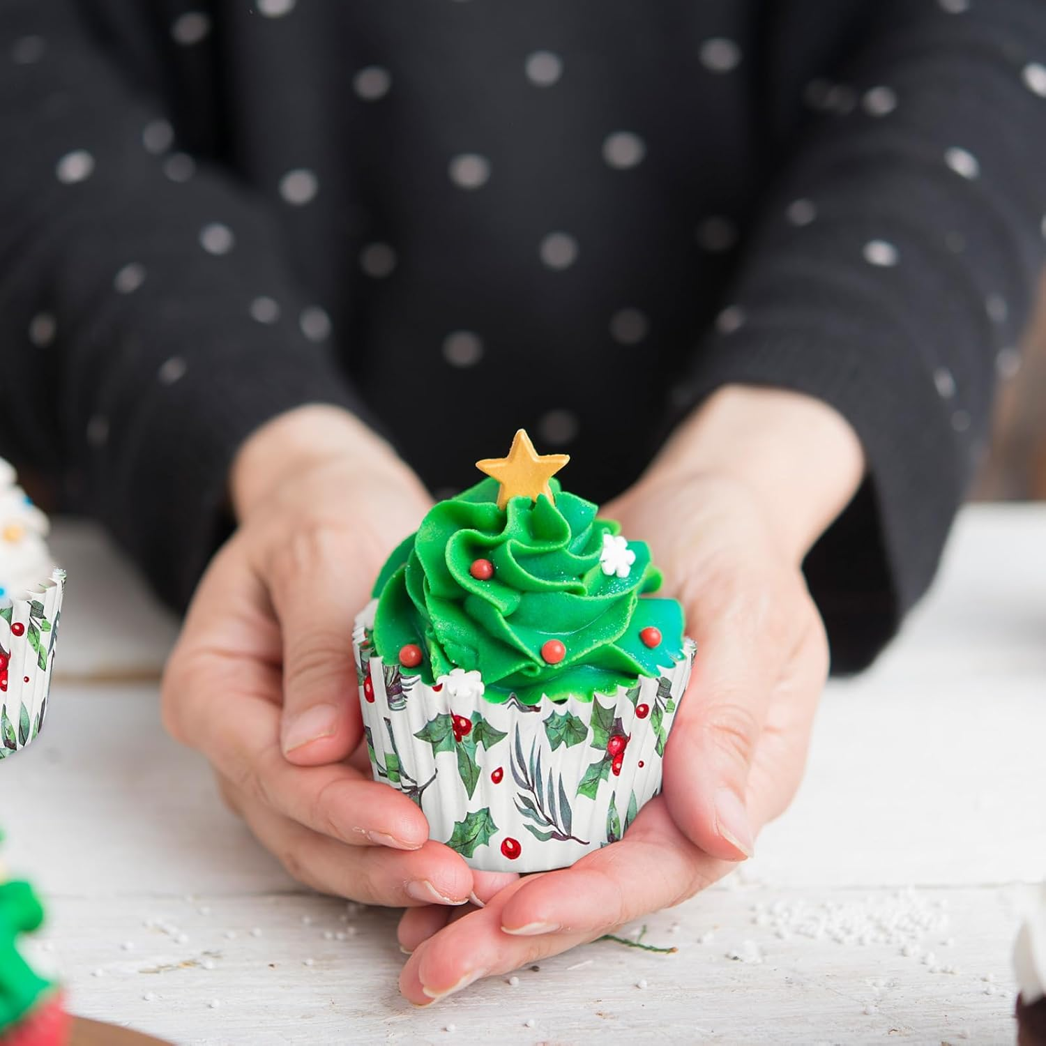 Whaline 300Pcs Christmas Cupcake Liners Holly Print Baking Cups Holders Watercolor Holly Jolly Cupcake Wrappers Red Green Berry Muffin Liners for Xmas Holiday Birthday Party Supplies image number 6