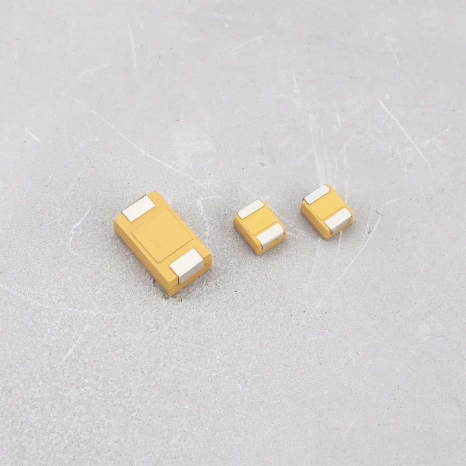 Emsea 3Pcs 687J 226D 107A Surface Mount Tantalum Capacitor Replacement Kit 6.3V-680Uf 20V-22Uf 10V-100Uf Compatible with Game Boy image number 5