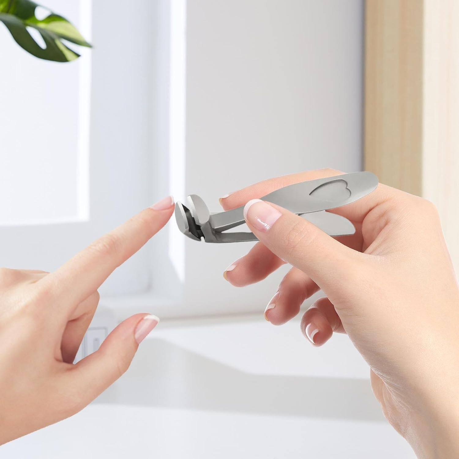 For Seniors Sherum Nail Clipper, Stainless Angled Head Nail Clippers - Nail Trimmer, Anti-Splash Fingernail Clippers, Clippers for Men, Women, Elderly - Black image number 4