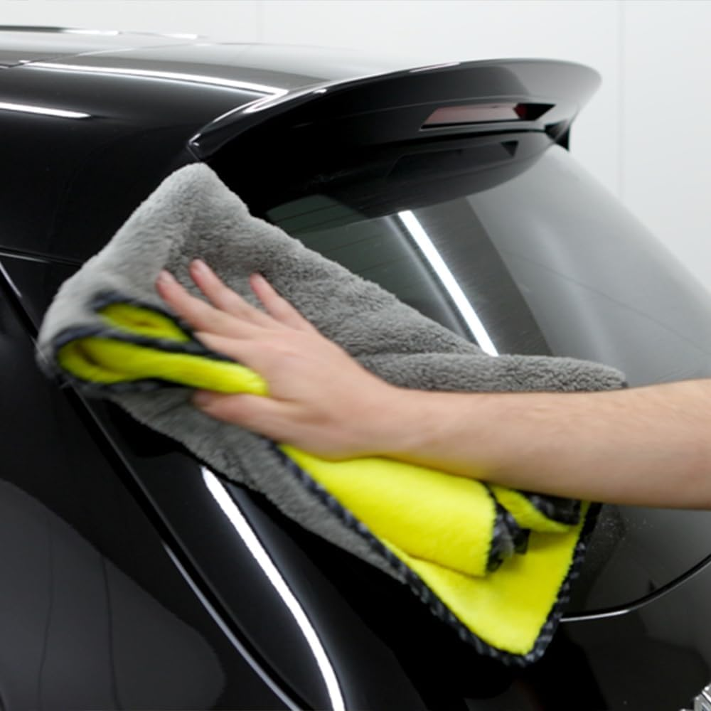 Meguiar'S Mega Supreme Shine Detailing Duo Towel - Extra-Large, Machine Washable, Ultra-Absorbency, Premium Microfibre, Soft-Edging Shine Detailing Cloth for Vehicles - Yellow & Grey - 70Cm X 40Cm image number 2