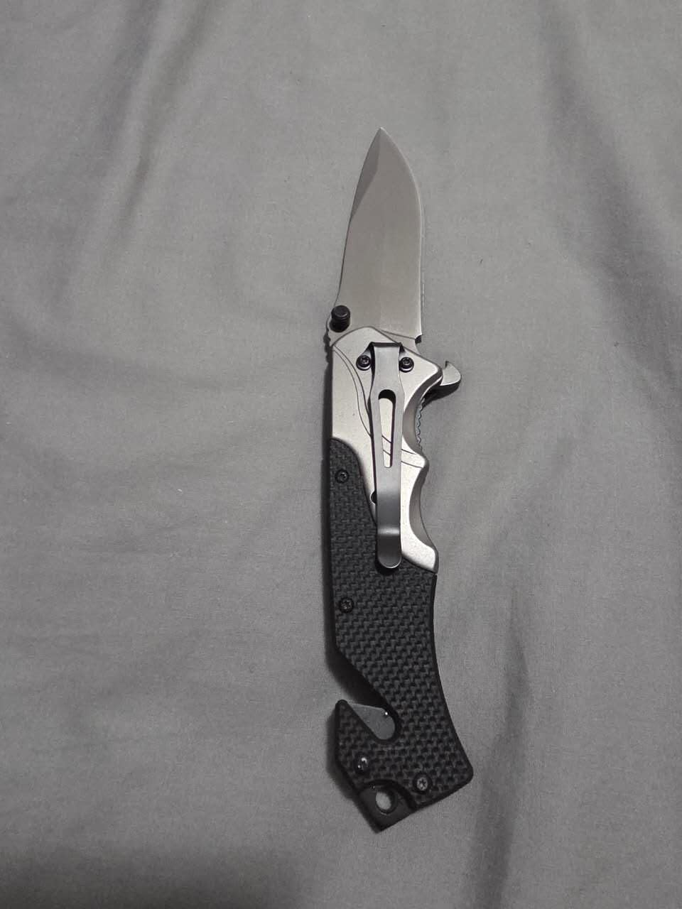 Weebeelu Folding Pocket Knife &ndash; 8Cm Stainless Steel Blade, Ergonomic Metal Handle, Locking Safety Mechanism, Black & Silver &ndash; Lightweight EDC Tool for Outdoor, Camping, Fishing, Hiking image number 4