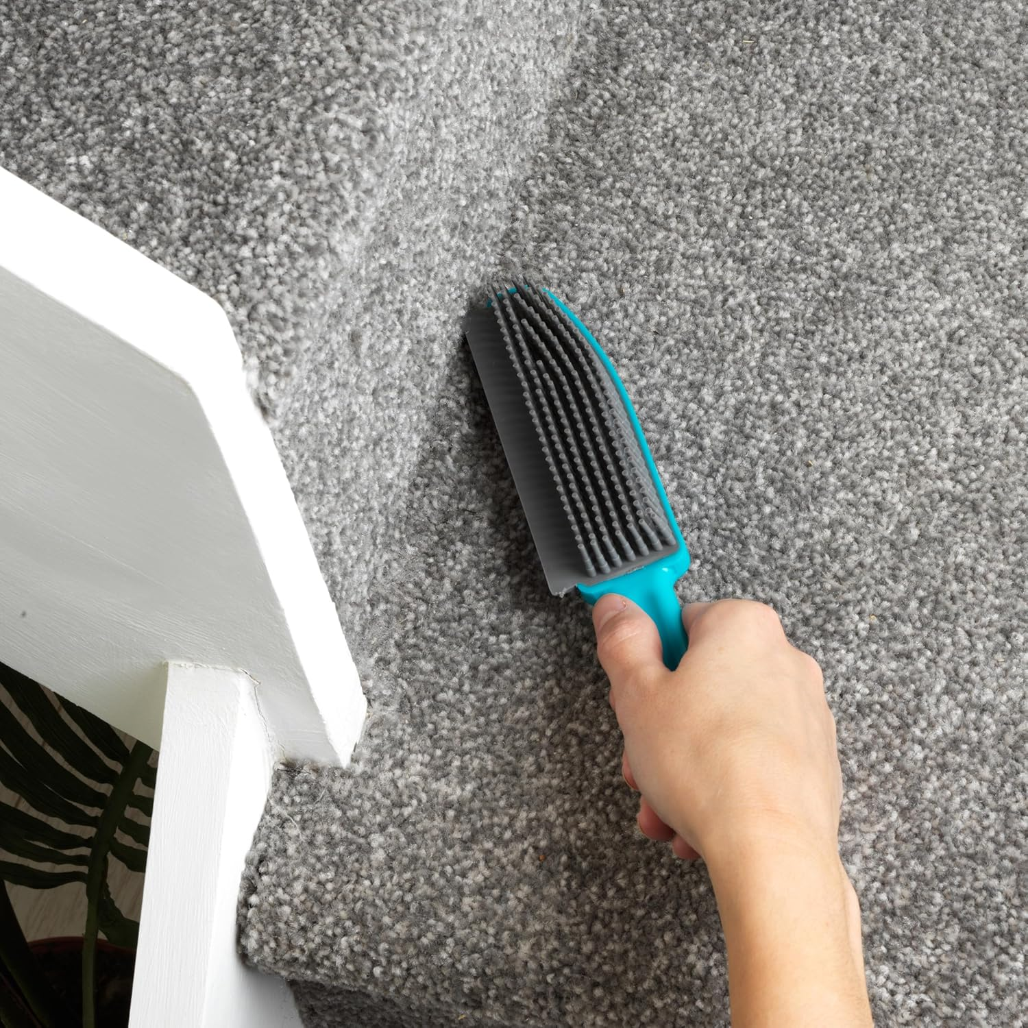 Beldray Pet plus TPR Upholstery Brush & Pet Hair Remover image number 3