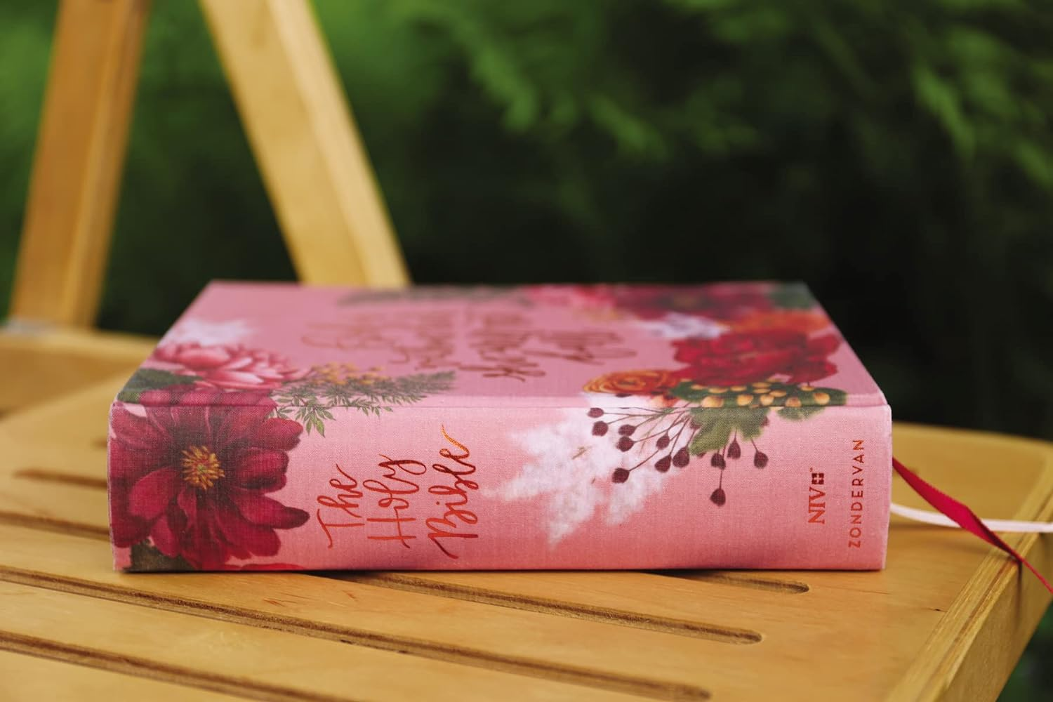 Niv, Artisan Collection Bible, Cloth over Board, Pink Floral, Designed Edges under Gilding, Red Letter Edition, Comfort Print image number 3