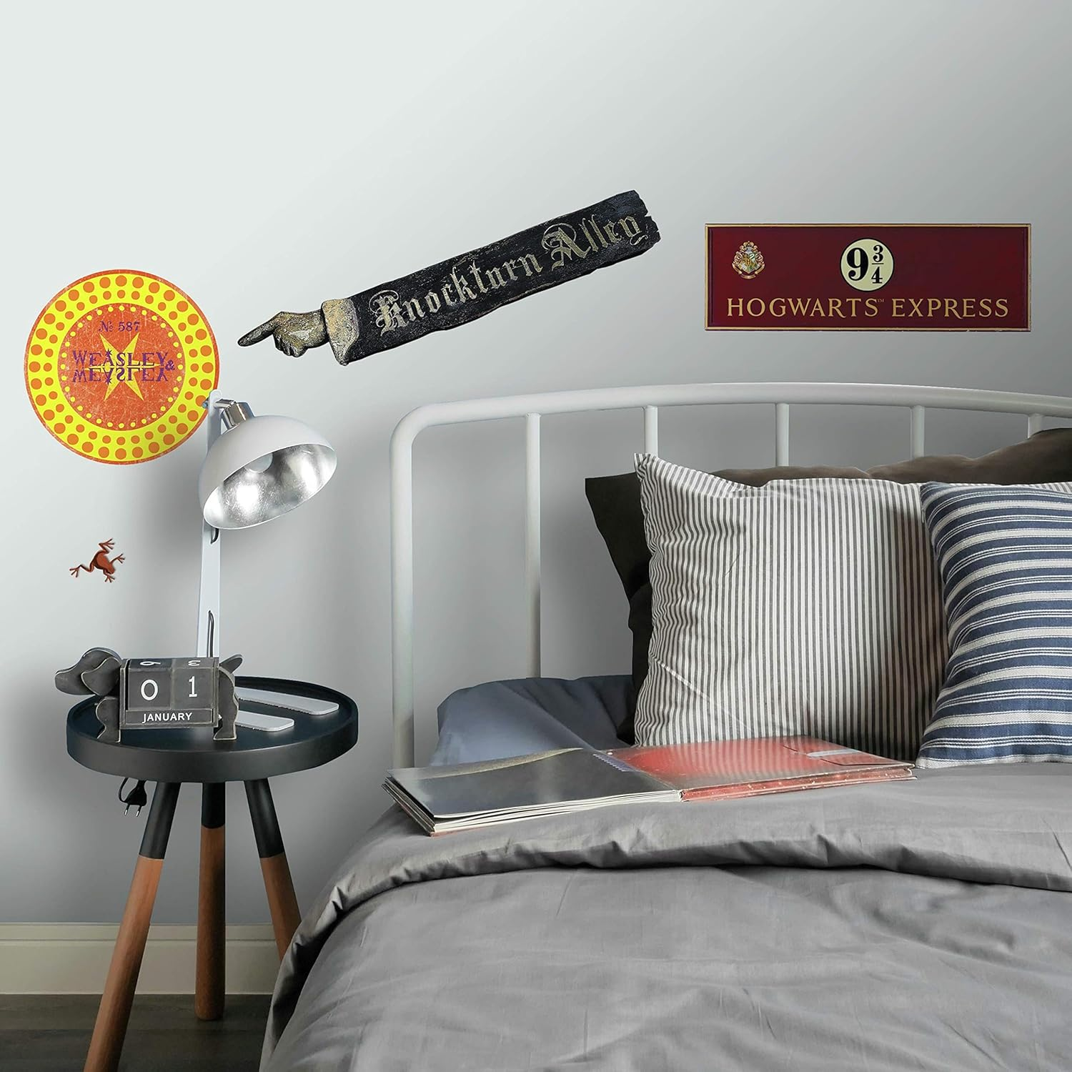 Roommates RMK3778SCS Harry Potter Signs Peel and Stick Wall Decals 9" X 17.375" image number 4