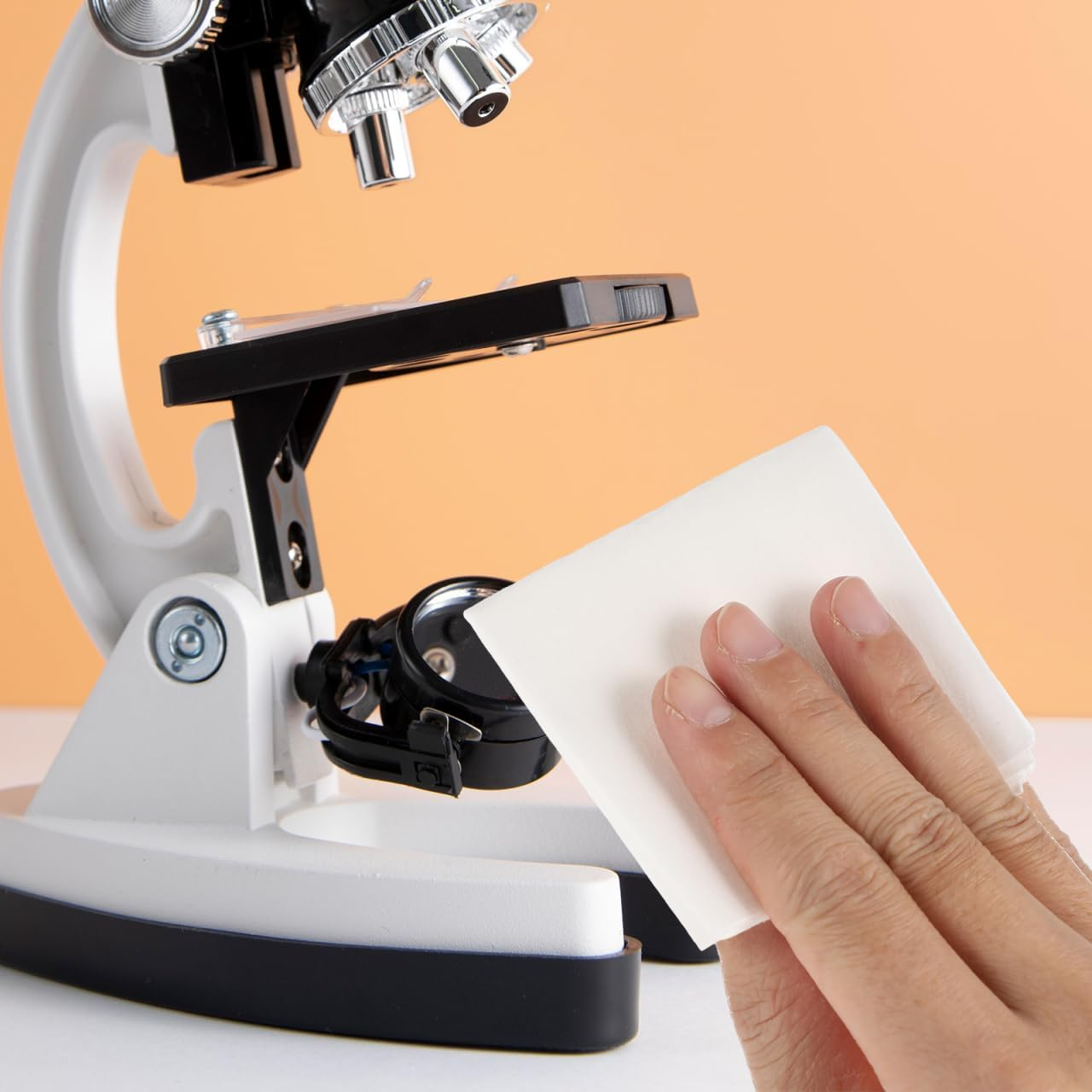 300Pcs Lint-Freed Wipes, 6X6 Inch Non-Woven Cleanroom Lab Chem Wipes, Automotive Dustless Dry Papers for Electronic Screen, Glass, Lens image number 6