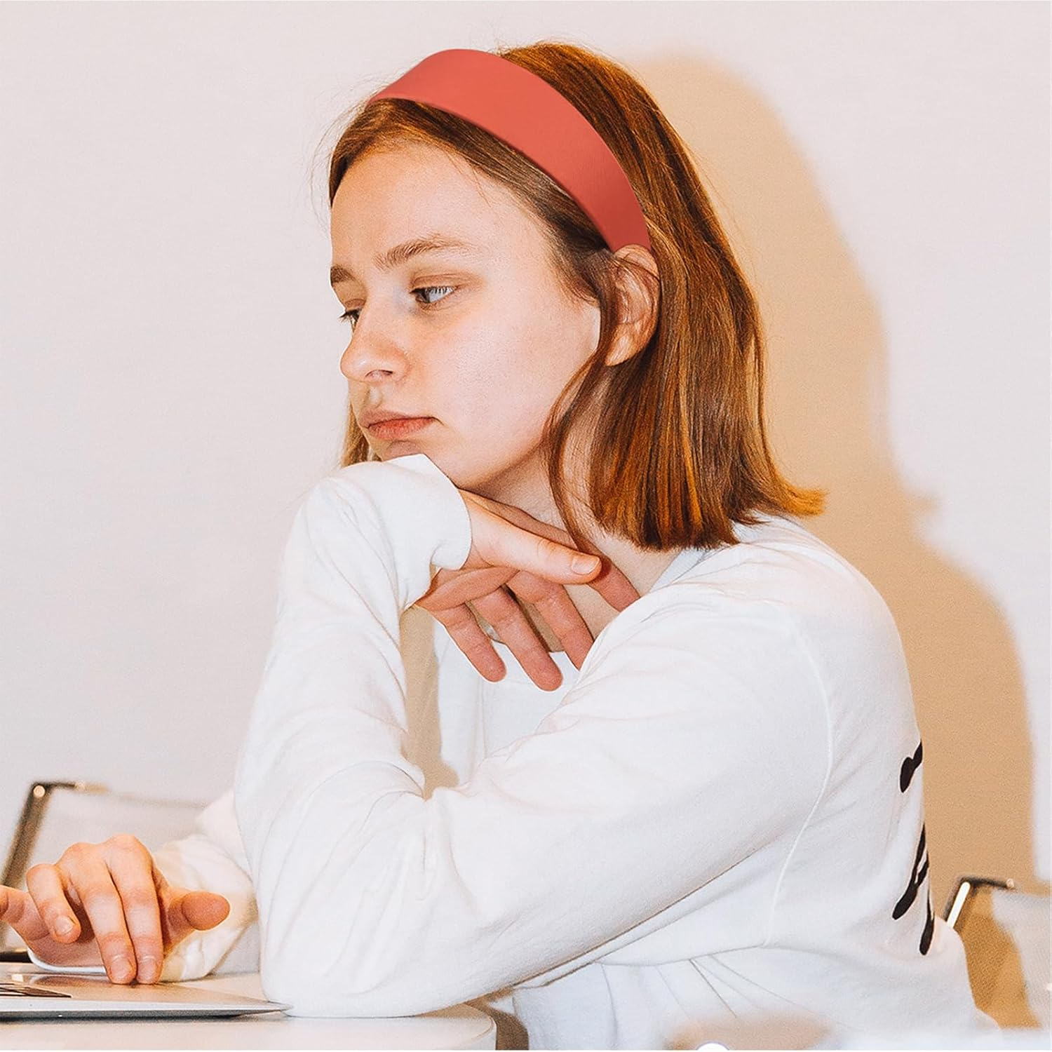 Pack of 3 Satin Headbands Non-Slip Headband for Women Headband Satin Retro Style Hair Band Fashion Comfortable Headbands for Women and Girls (Black, White, Red) image number 6