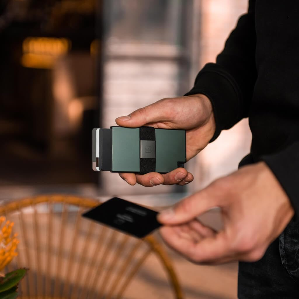 Ekster: Aluminum Cardholder - 0.2-Inch Slim Minimalist Wallet with Expandable Backplate - RFID Blocking Layer for Data Protection - Durable Space-Grade 6061-T6 Aluminum - 1-15 Card Storage Capacity