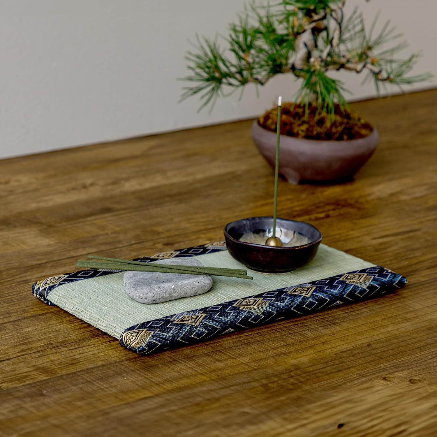 Asayu Mini Tatami Mat Made of Real Igusa Rush Grass, Made in Japan, for Bonsai, Doll Stand, Coaster, Incense Holder (Blue) image number 5