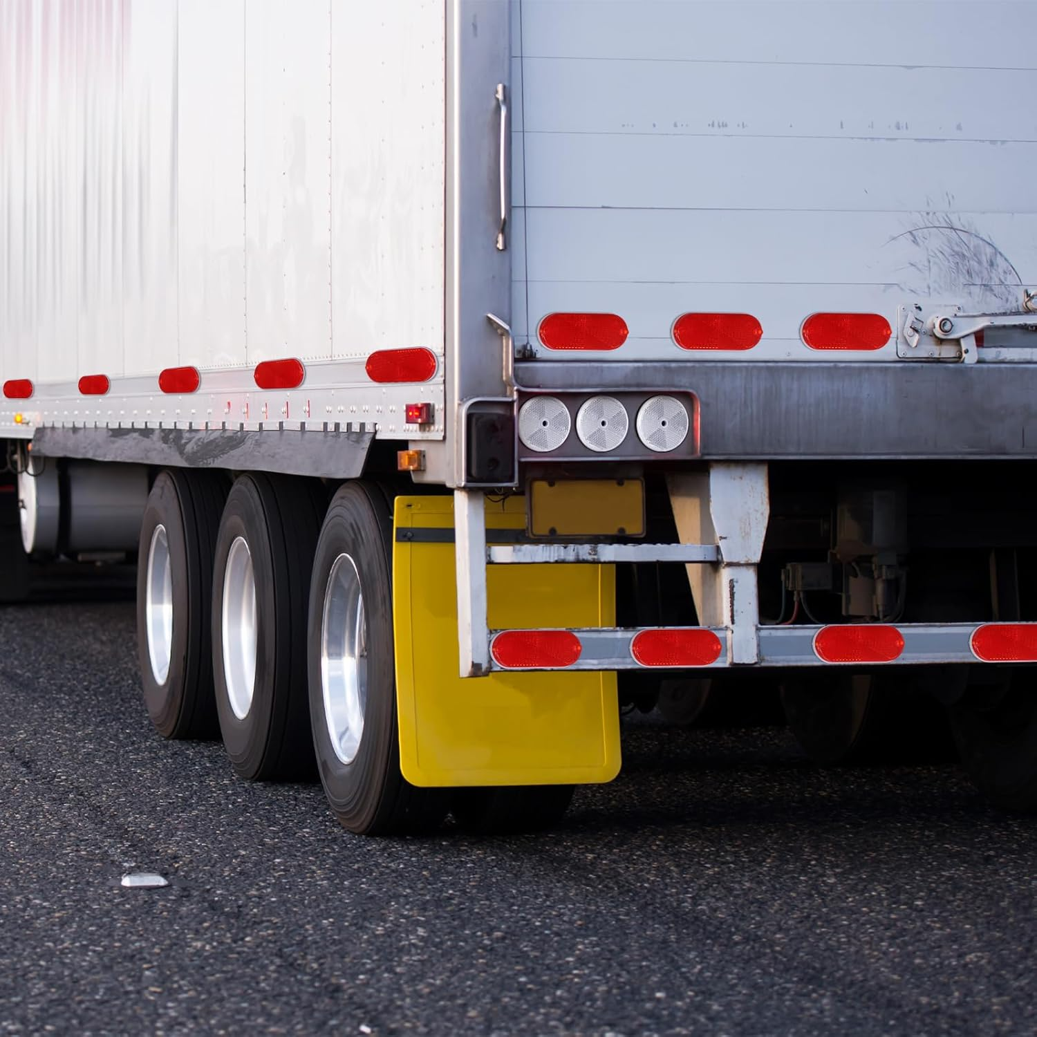 Kingdder 20 Pcs Front Reflector round Trailer Reflectors Oval Driveway Reflectors Self Adhesive Reflectors with Center Mounting Holes Reflective Mailbox Reflector for Roads Tunnels Gate (Silver, Red) image number 3