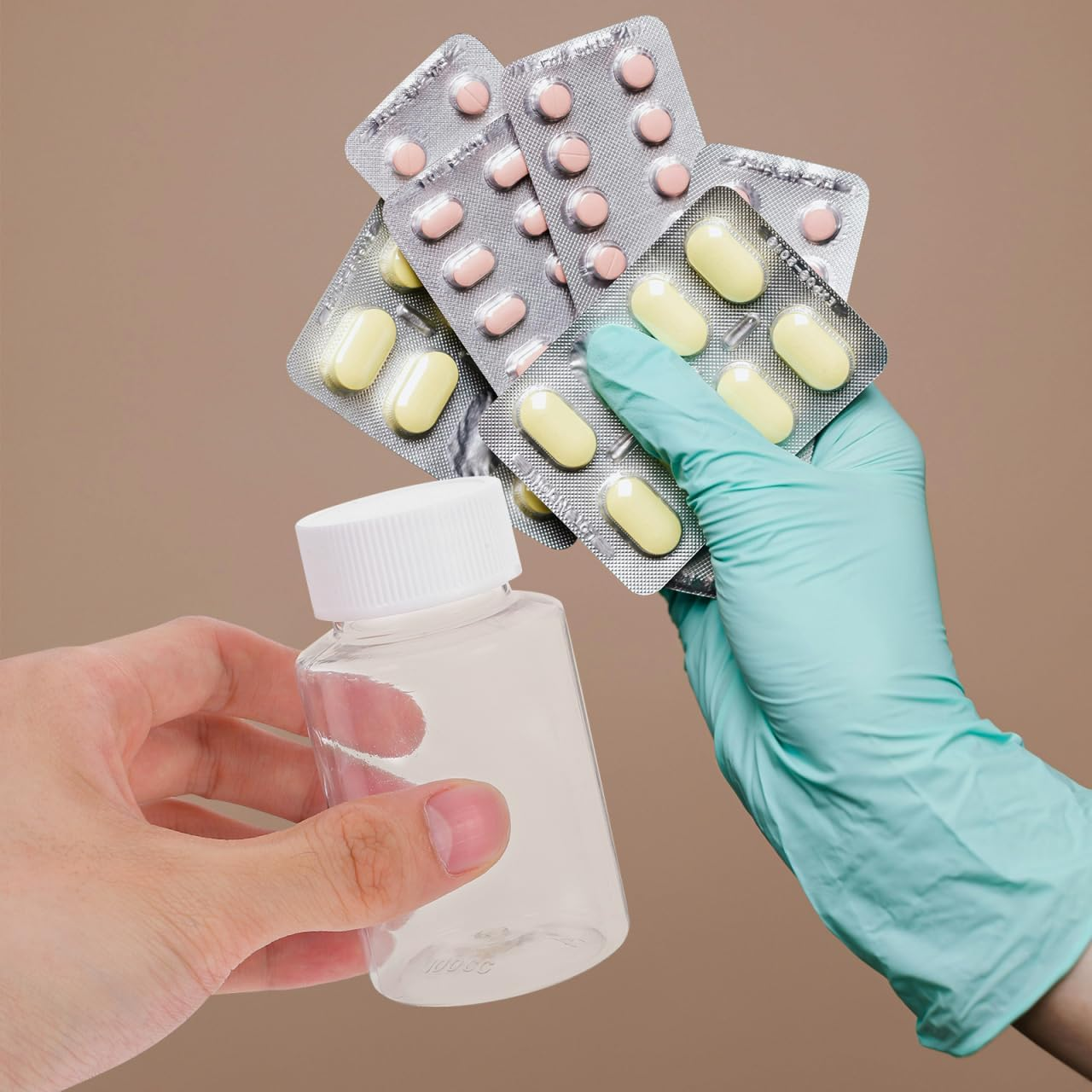 Iplusmile 12Pcs Plastic Pill Bottles, 100Ml Empty Medicine Bottles with Caps, Small Clear Reagent Bottle Chemical Containers for Liquid Powder Medicine image number 3