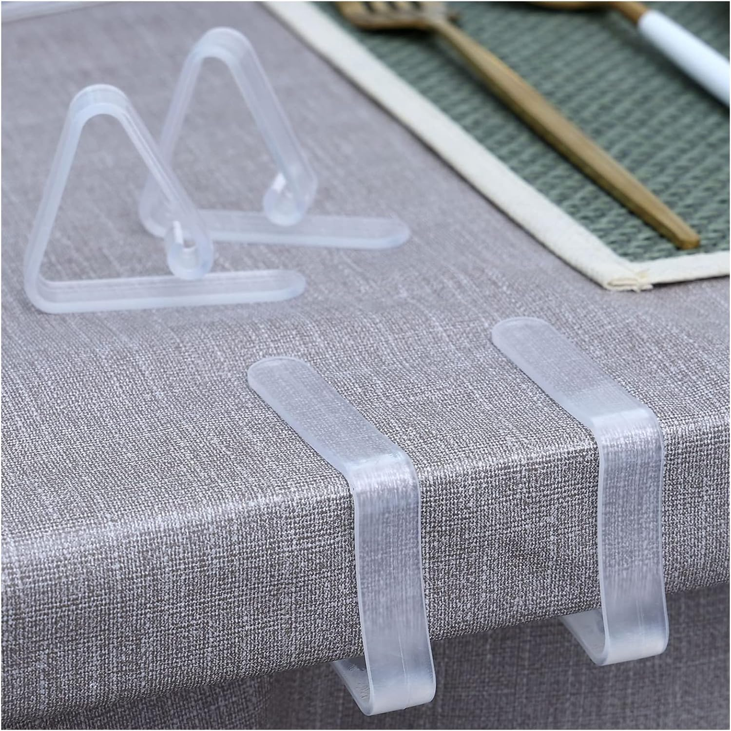 Kitnish 16PCS Transparent Plastic L-Shape Tablecloth Clips, 11X15 Cm, Modern, Ideal for Indoor Dining, Outdoor Picnics, Weddings, Buffets, Backyard BBQ