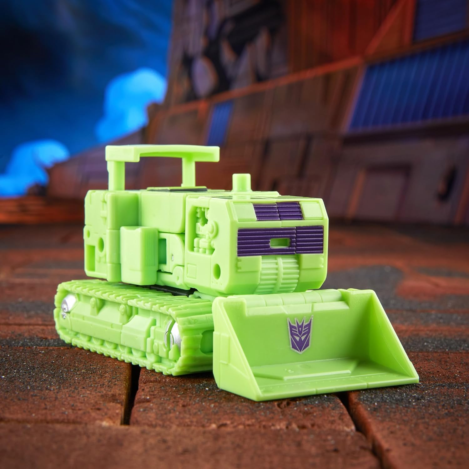 Transformers Toys Studio Series Deluxe Class Transformers: the Movie Bonecrusher, 4.5-Inch Converting Action Figure, Robot Toys, 8+ image number 5