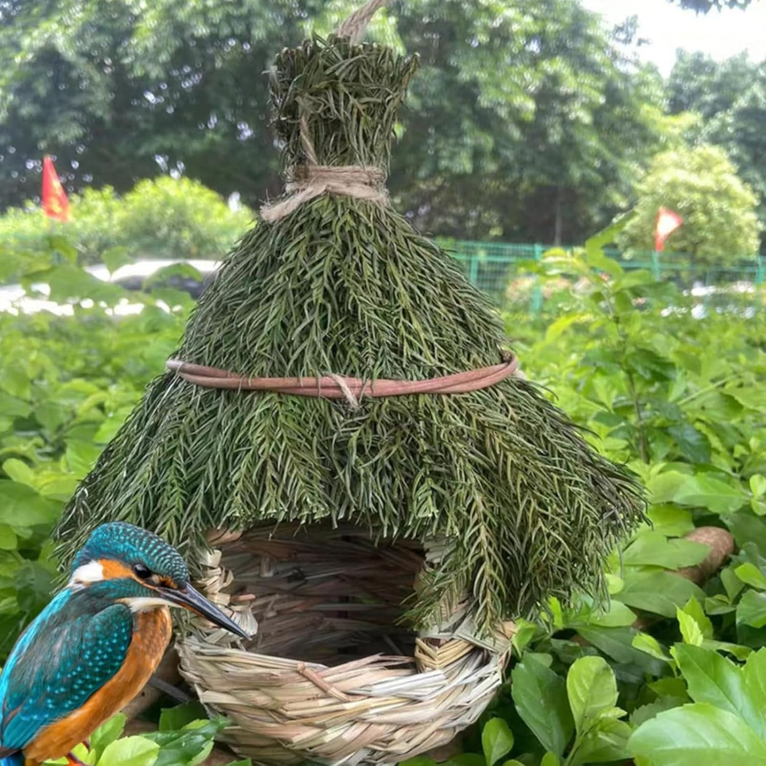 Cozioz Hand-Woven Bird Nest for Garden Decor &ndash; Eco-Friendly Bird Bath Accessory, Creative Artistic Design for Outdoor Garden Ornaments