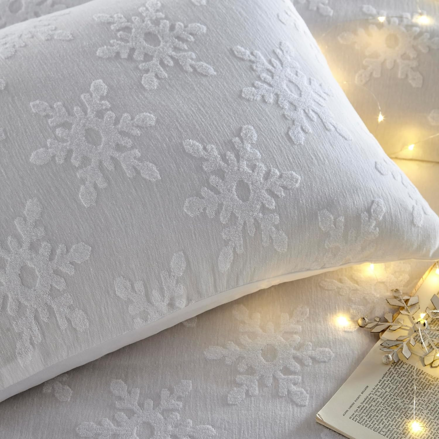 Furn. Snowflake Tufted Duvet Cover Set - King - White image number 2