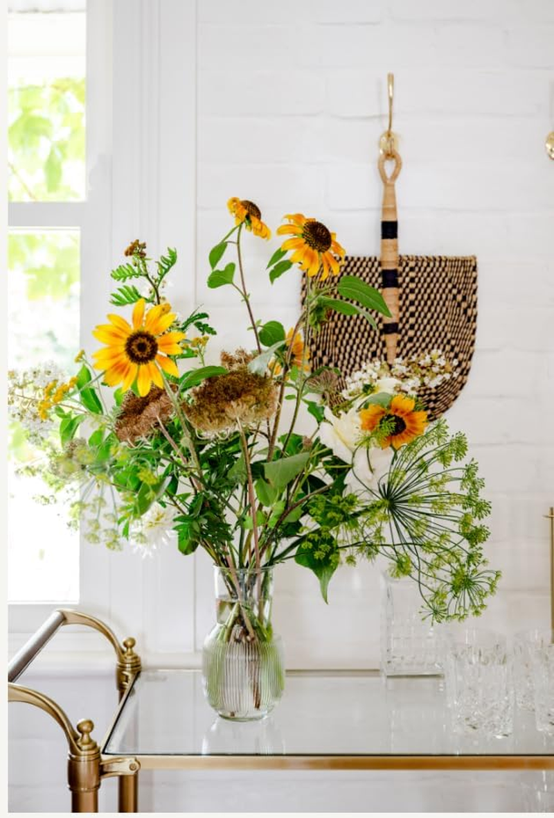 Vittoria Coffee Oro Nero Dark Roasted Instant Freeze Dried Coffee. Reusable Glass Jar Vase - 300G. Medium-Dark Intensity 14/15. Rich, Full Bodied Cup.