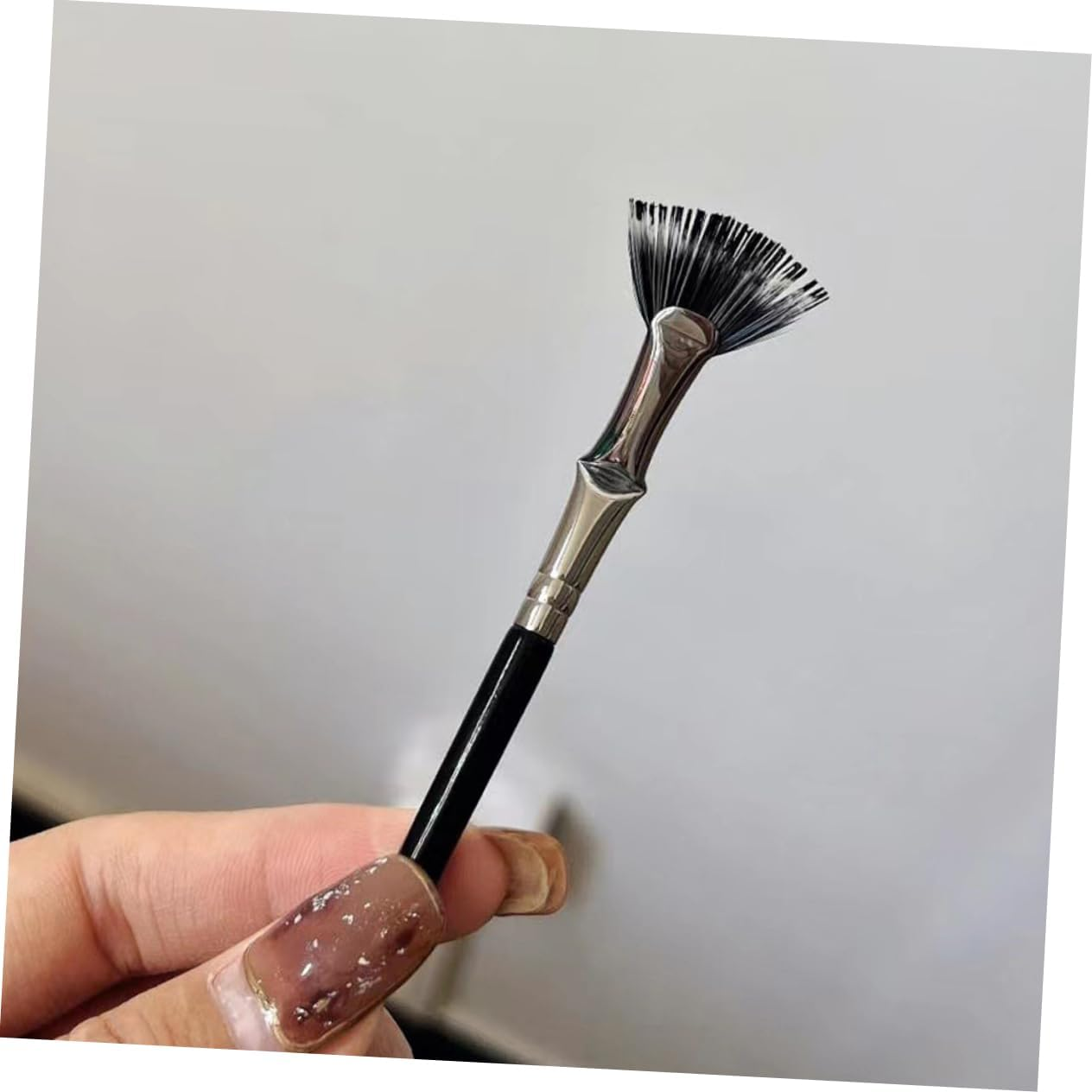 Eyelash Brush Applicator Tool for Women Compact and Lightweight Mascara Eye Makeup Brush for Easy Application Present for Makeup Lovers