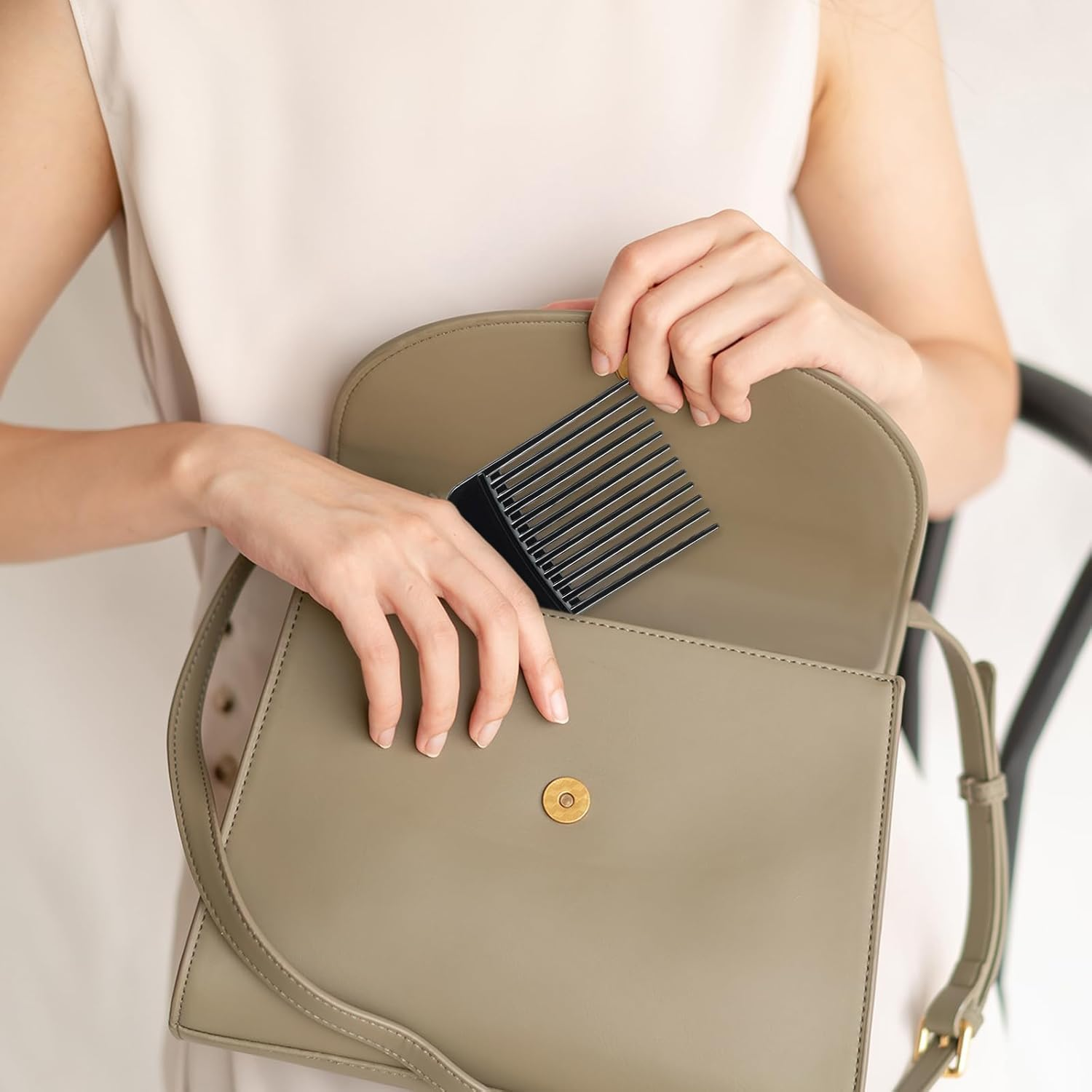 2 Pcs Hair Pick Comb Wide Tooth Lift for Hair Styling Detangling Plastic Afro Comb for Women Men (Black, Red)