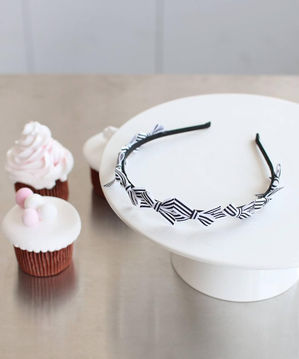 Laura 58252201-WHT Girls' Ribbon, Preppy Striped Headband with One Ribbon Motif Size: 1.4 Inches (3.5 Cm) Diameter, White, リボン1つのモチーフ大きさ:直径3.5Cm - White image number 3