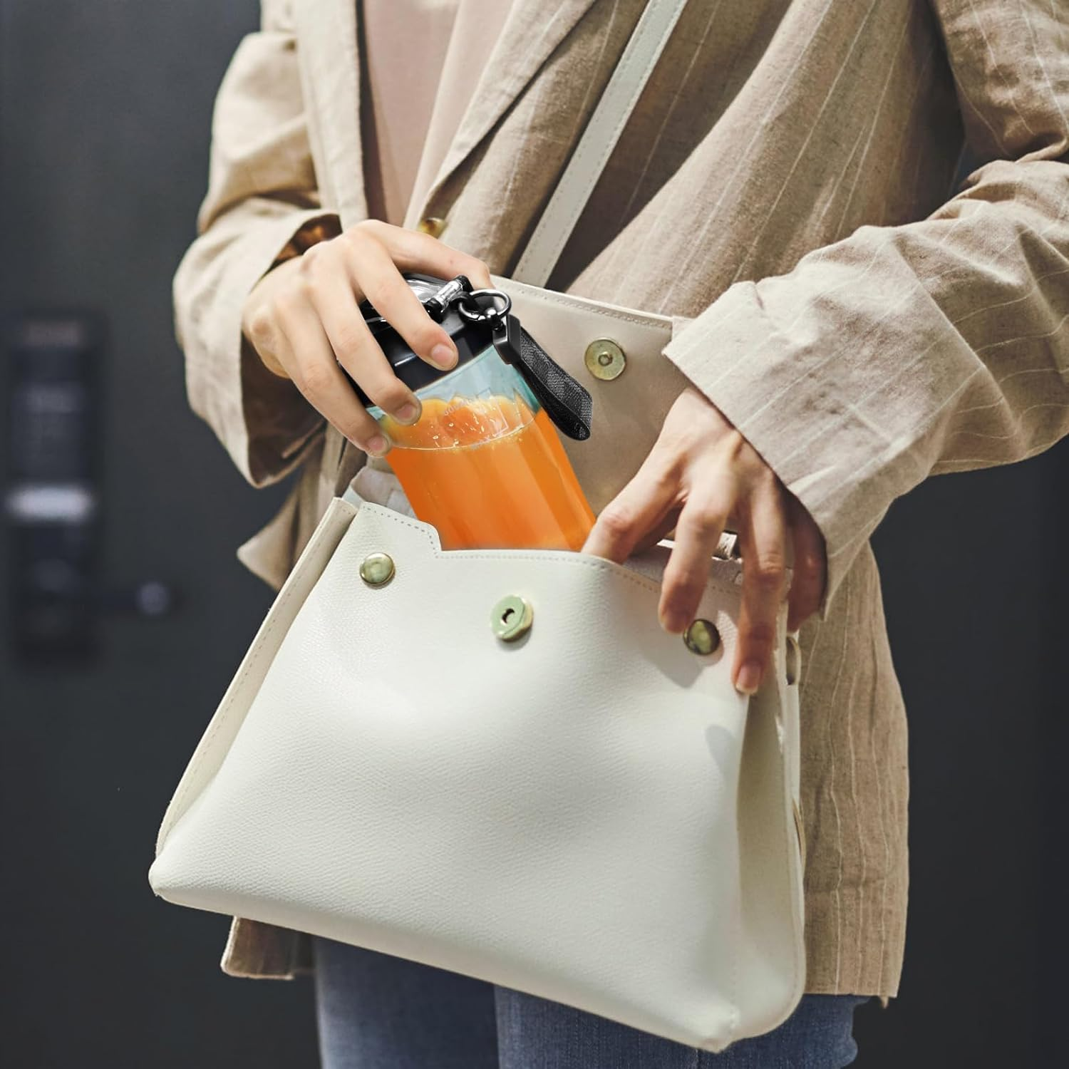 Portable Blender for Smoothies and Shakes, USB-C Rechargeable, Includes Lid and 6 Stainless Steel Blades, 20Oz, Bpa-Free Fruit Protein Cup for Outdoor Travel Family and Sports Bottles image number 4