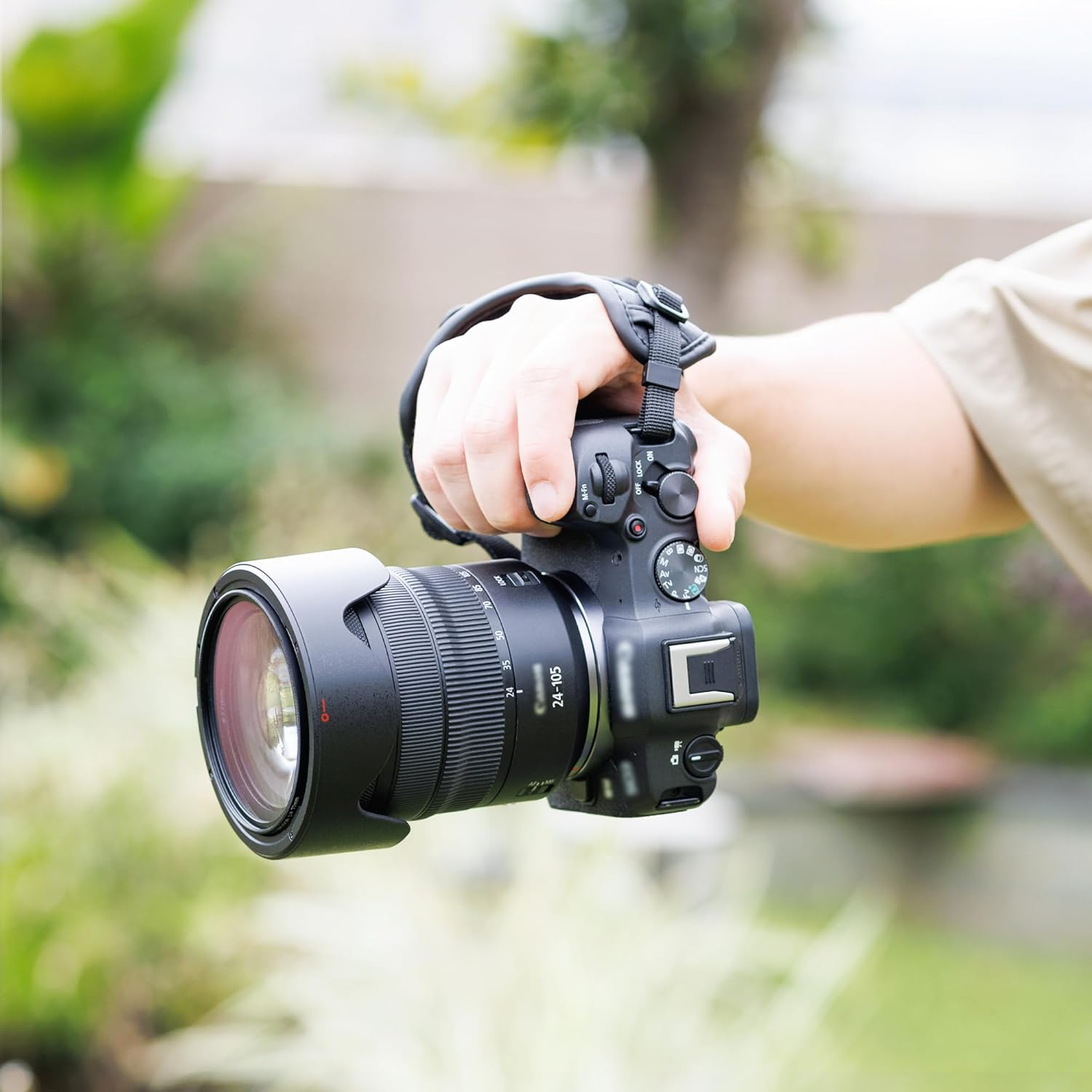 JJC EW-83N Reversible Lens Hood for Canon RF 24-105Mm F4L IS STM, Plastic, Zoom, 77Mm Filter, Lens Cap & Cleaning Cloth image number 3