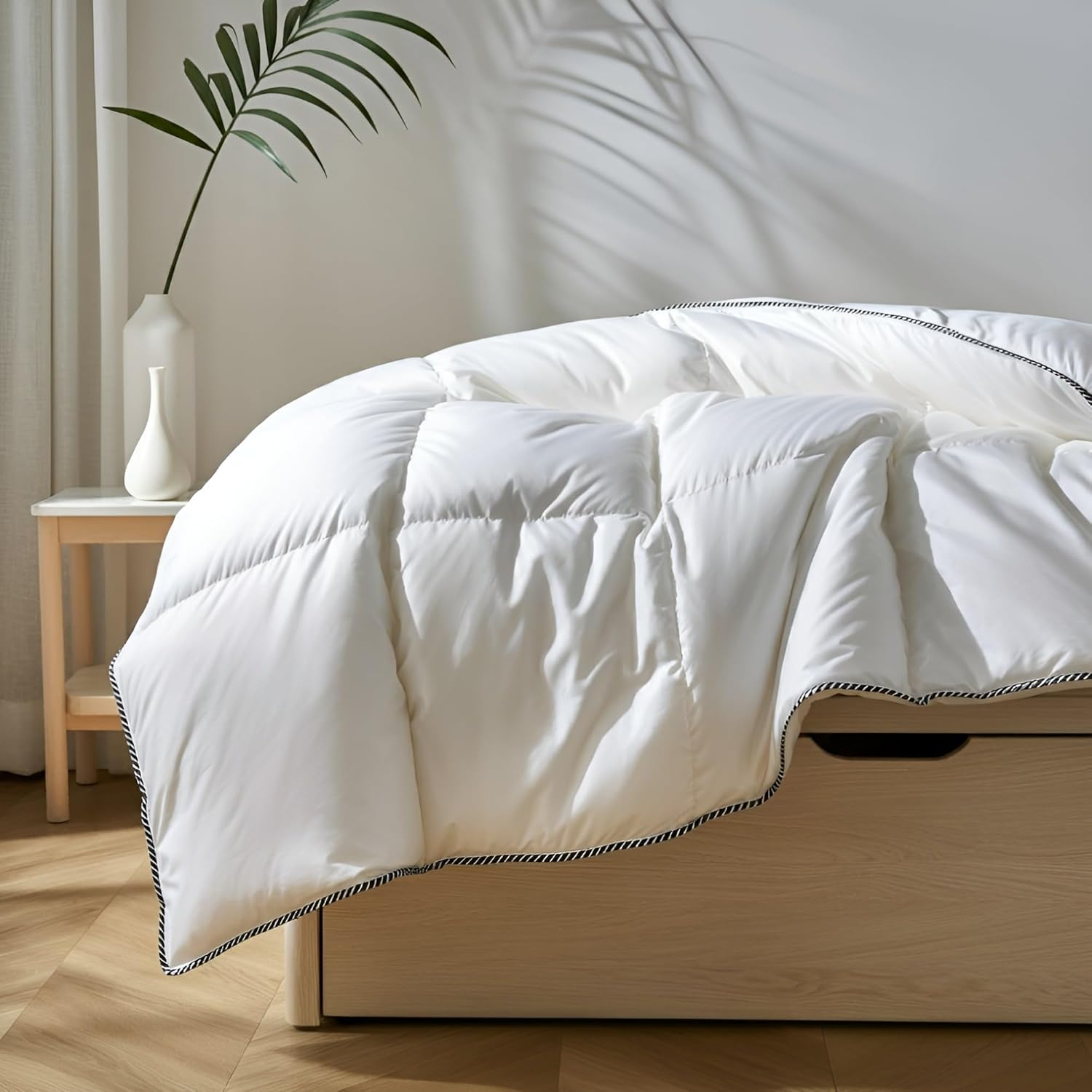 Royal Comfort Quilt Duvet Blanket Bamboo Blend 350GSM All Seasons Breathable (White, Queen) image number 5