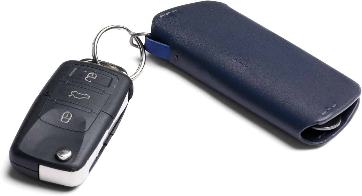 Bellroy Key Cover plus &ndash; Third Edition (Leather Key Holder, Holds 4 &ndash; 8 Keys) - Navy - Caramel image number 6