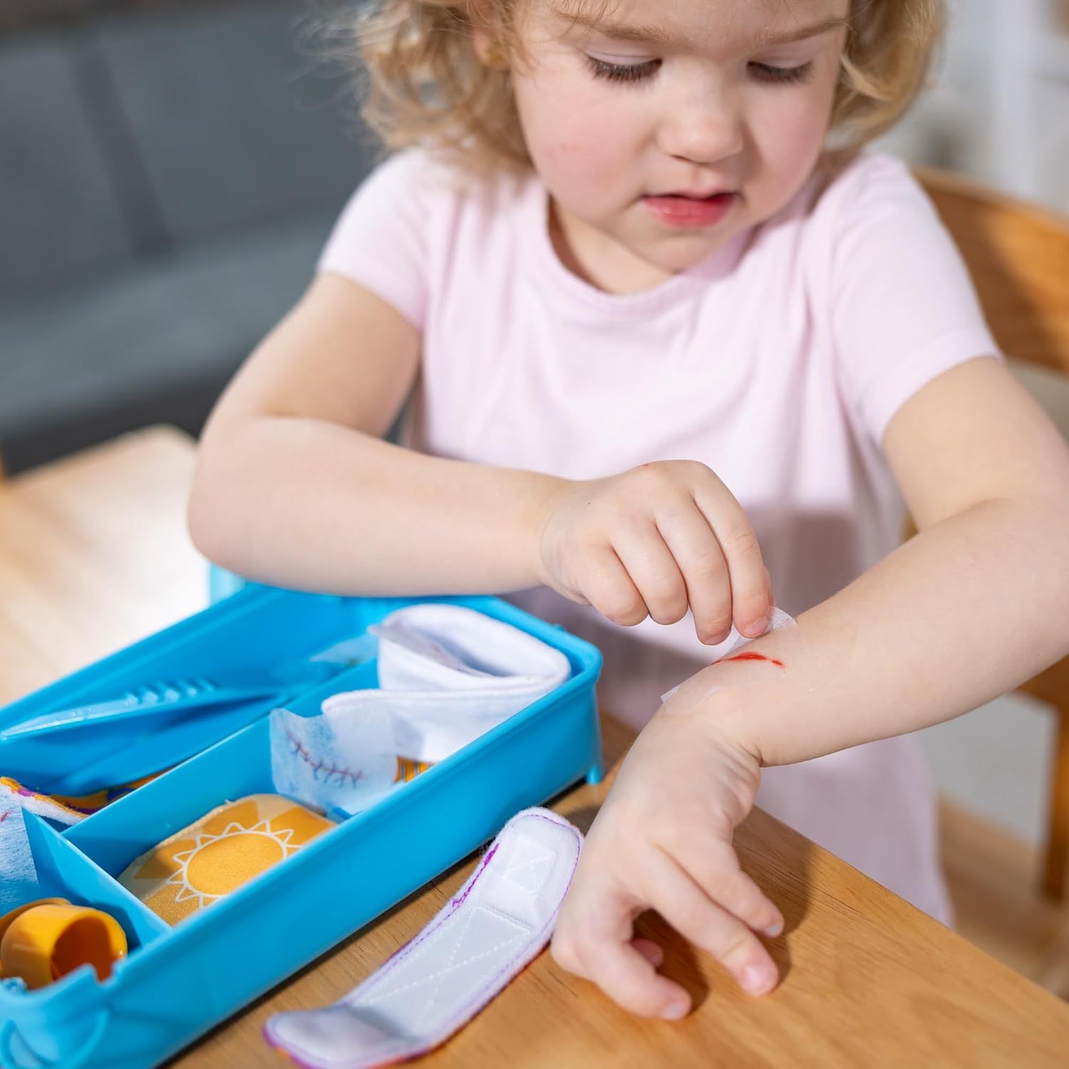 Melissa & Doug Pain & Bandages Reusable First Aid Playset &ndash; Role-Play Medical Kit with Water‑Reveal &ldquo;Pains&rdquo; & Bandages &ndash; Ages 3+ image number 3