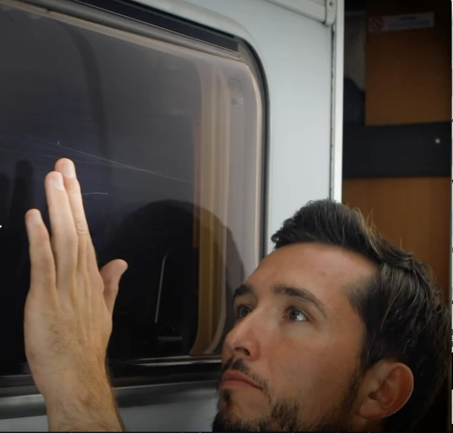 QUIXX 10003 Acrylic Scratch Remover - Removes Scratches from Clear Acrylic and Plexiglas Surfaces on Cars, Motorcycles, Caravans, and Boats image number 2