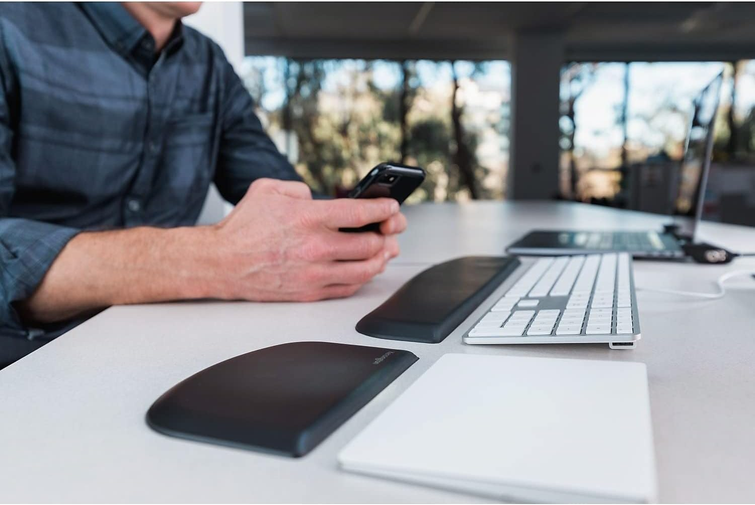 Kensington Ergosoft Slim Keyboard Wrist Rest image number 2