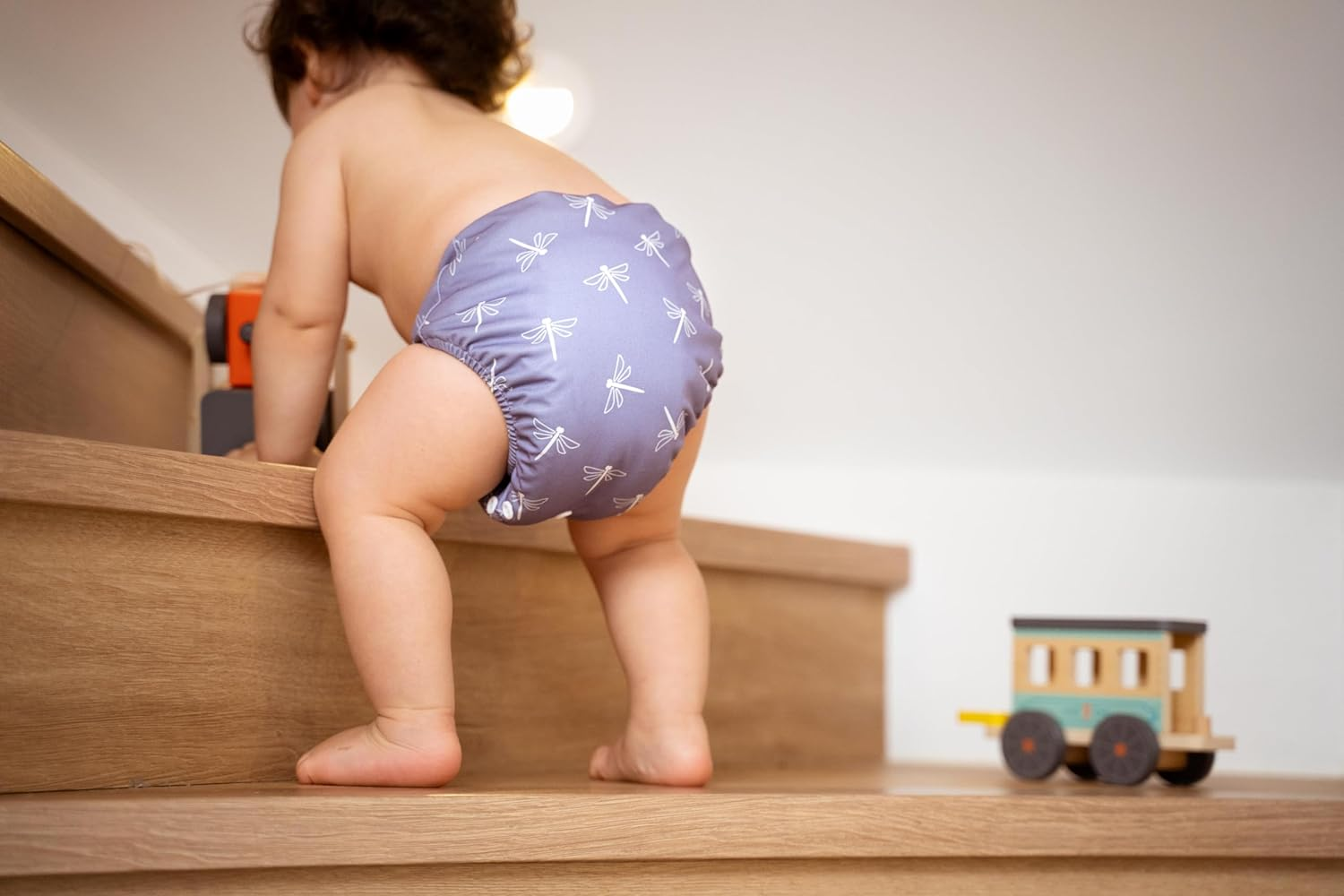 Tooshies Reusable Cloth Nappies - 4 Pack + Tooshies Aloe Vera & Chamomile Eco Wipes, Pack of 1120 (16X70 Packs) + Sudocrem Healing Cream 400G image number 1