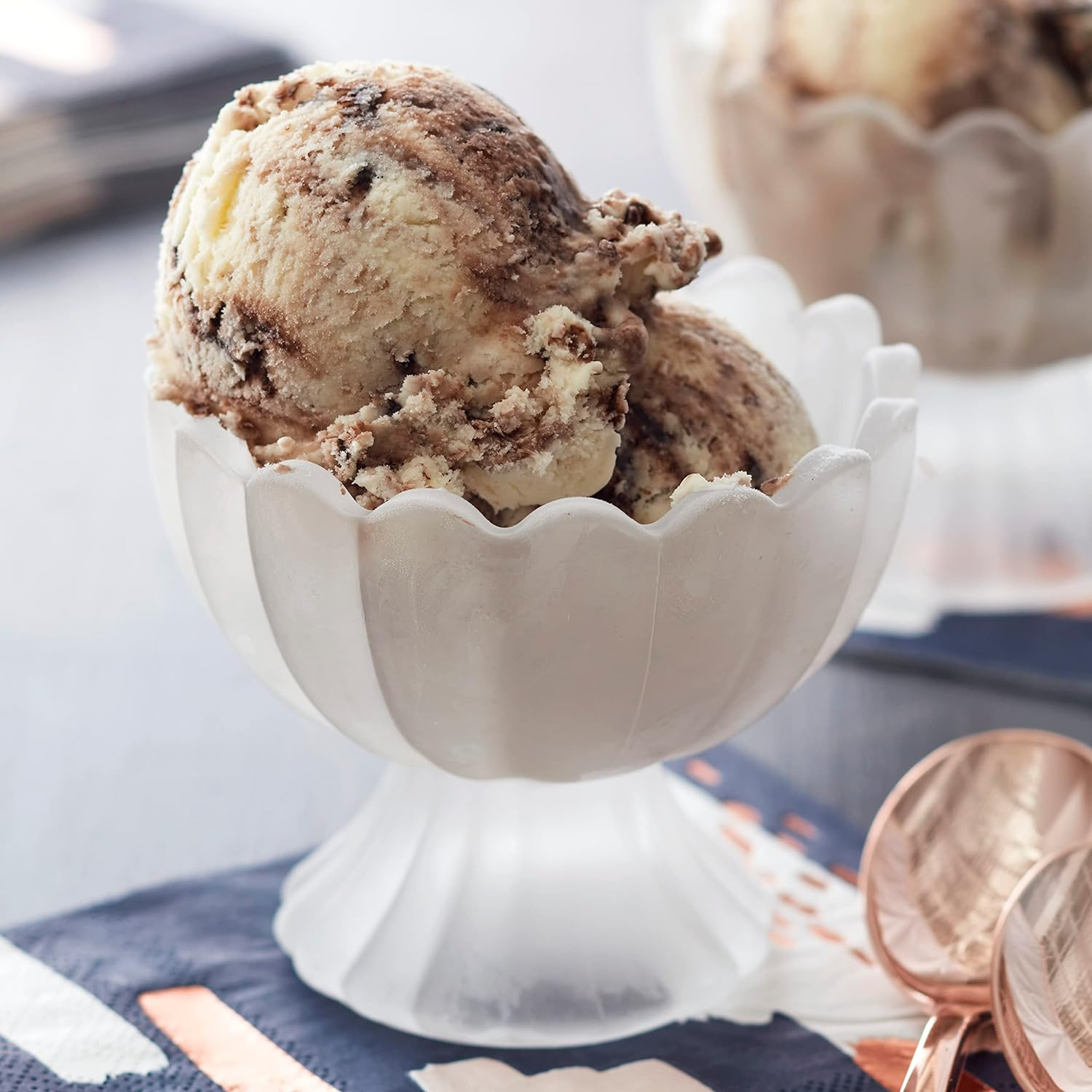 Wilton Heavy-Duty Ice Cream Scoop, Gelato Cast Handle Ice Scoop with Non-Slip Grip, Scoops Ice Cream Bar Supplies (Multicolor) image number 3