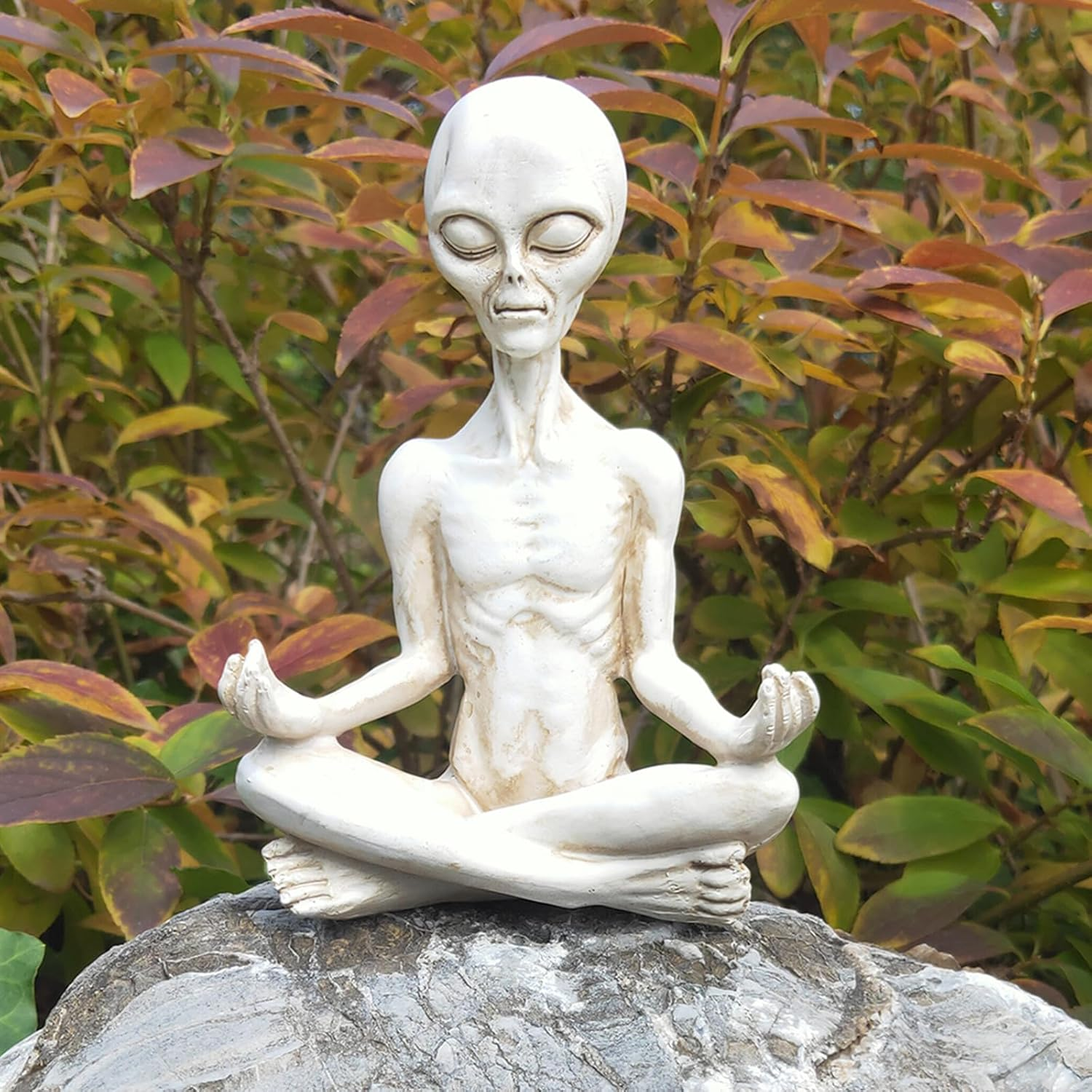 CHBDJY Alien Statue, Meditation Yoga Alien Figure, 6.3" H Resin UFO Alien Sculpture for Home Indoor Outdoor Patio Lawn Yard Decor, Collectable Gift