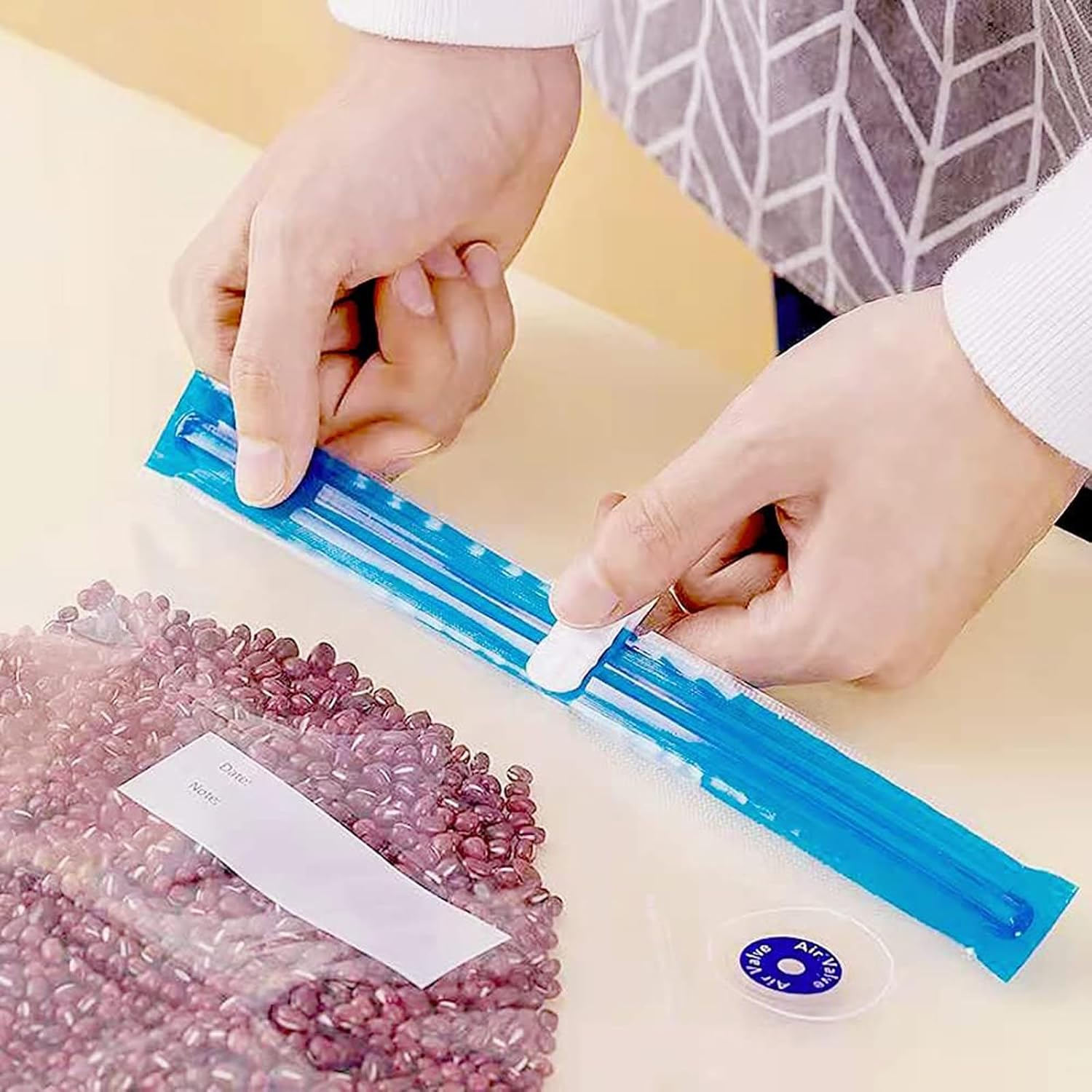 Sous Vide Bags 31 Pcs (24 Pcs Vacuum Zipper Bags & 2 Seal Clips & 5 Air Valves), Reusable BPA Free Vacuum Sealer Bags (8.5 * 8.5In) Vacuum Food Storage Bags for Cooking/Food Storage/Microwave Heating image number 3