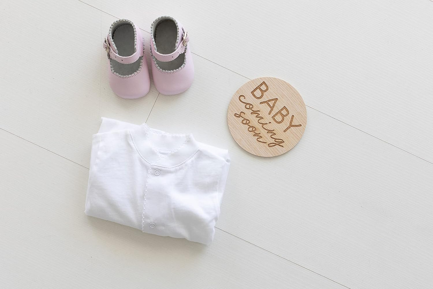 Pearhead Pregnancy Journey Milestone Markers, Wooden Weekly Growth Milestone Discs, Pregnancy Announcement and Baby Arrival Double Sided Photo Prop Cards, Modern Wooden Newborn Accessories image number 1